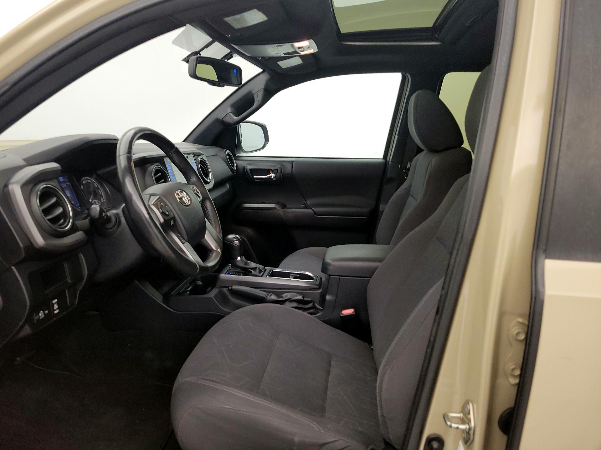 Thumbnail: 2016 Toyota Tacoma - 20