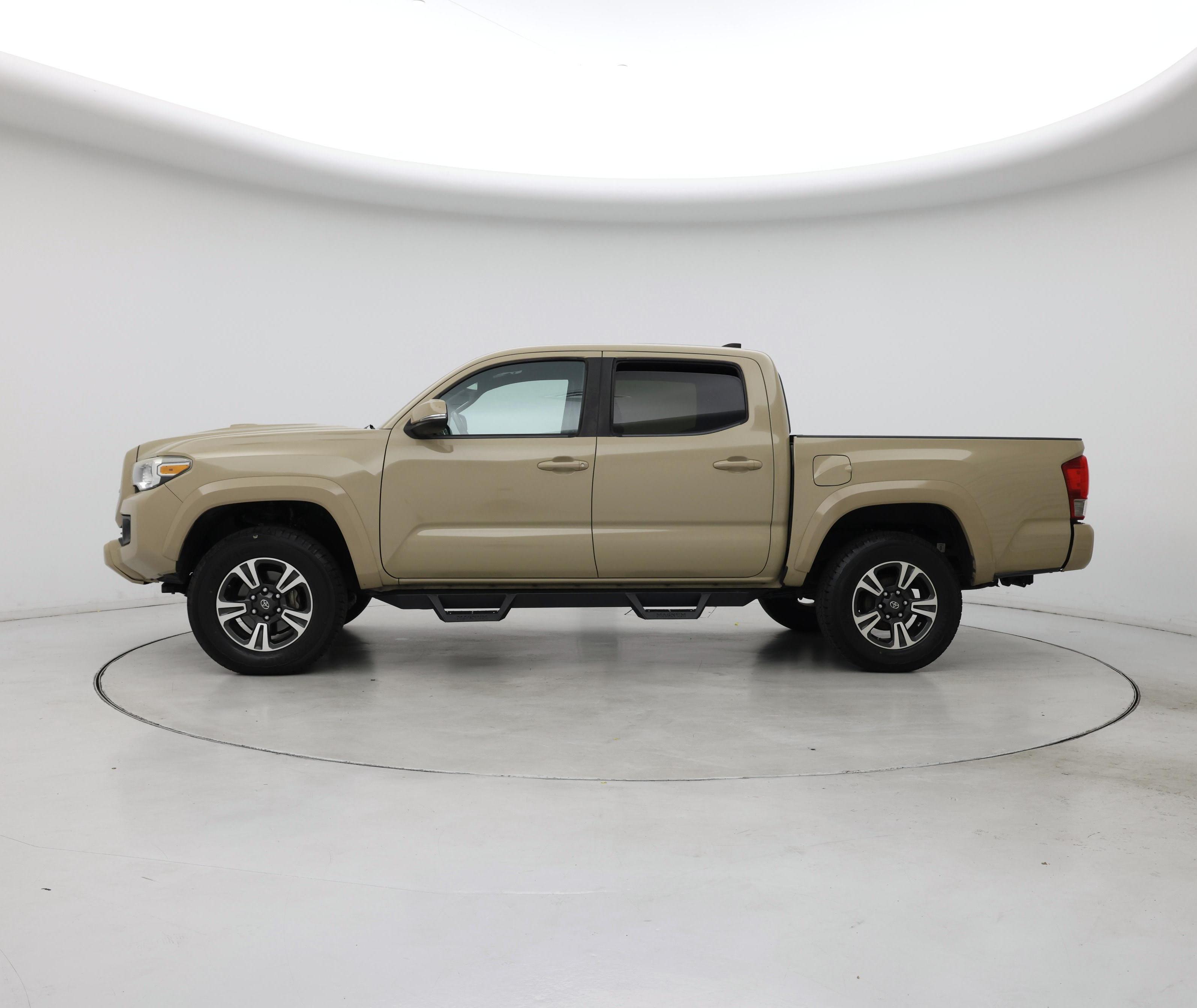 Thumbnail: 2016 Toyota Tacoma - 3