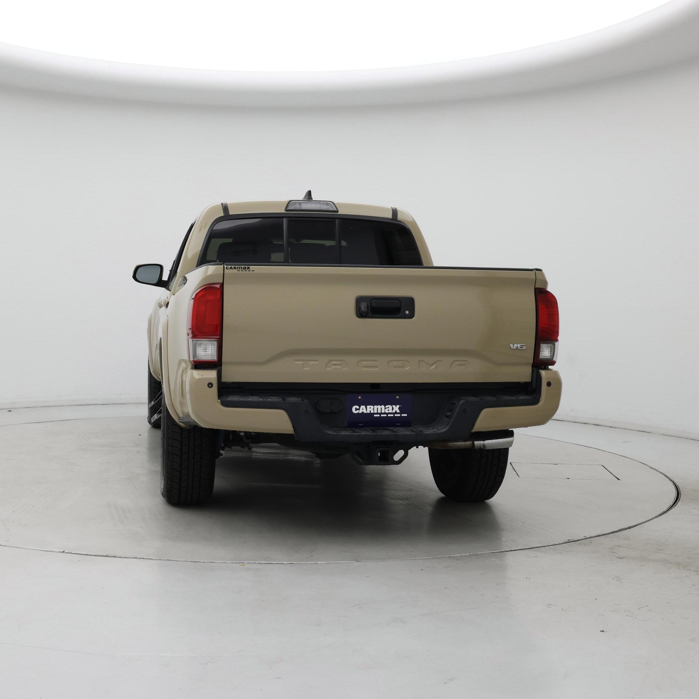 Thumbnail: 2016 Toyota Tacoma - 6