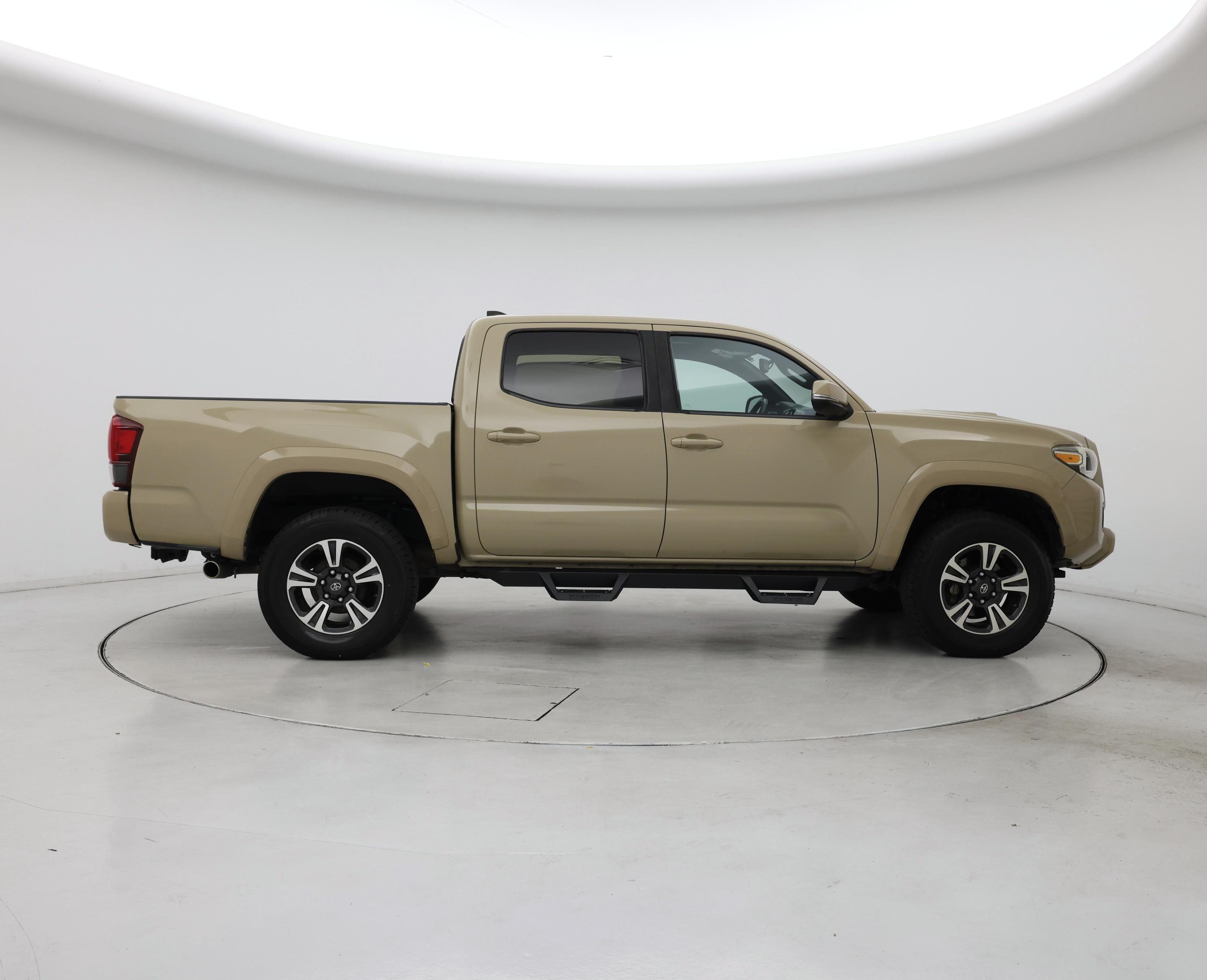 Thumbnail: 2016 Toyota Tacoma - 7