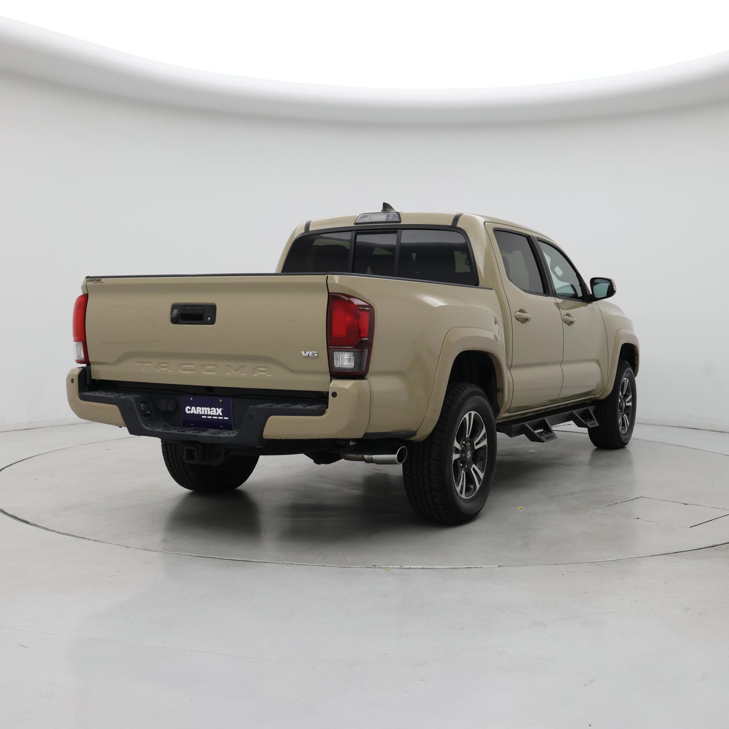 Thumbnail: 2016 Toyota Tacoma - 8