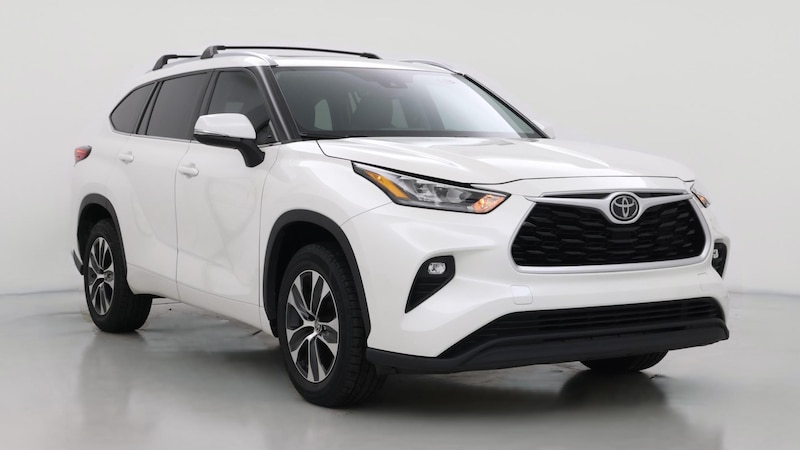 2020 Toyota Highlander XLE Hero Image