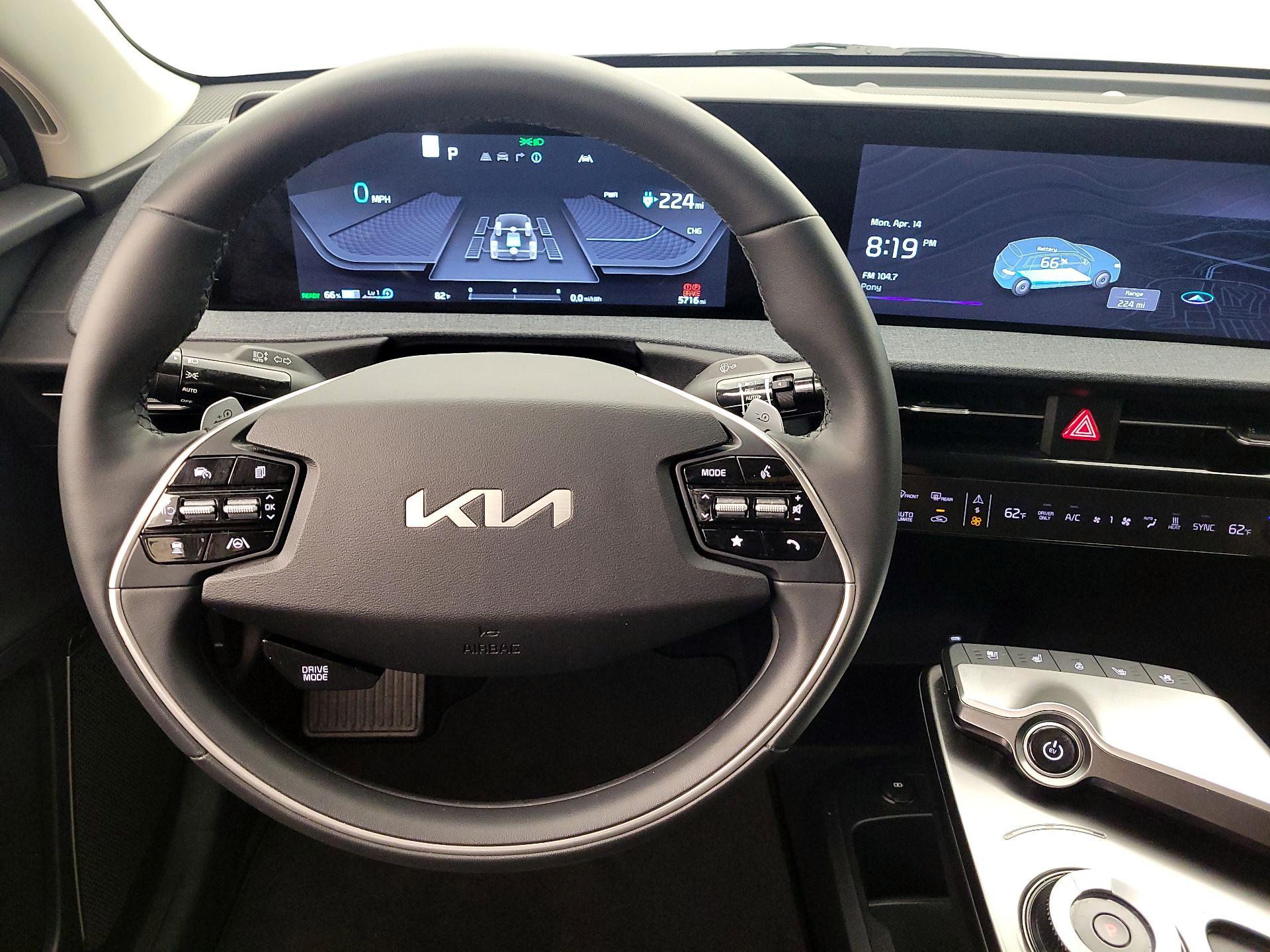 Thumbnail: 2022 Kia EV6 - 10