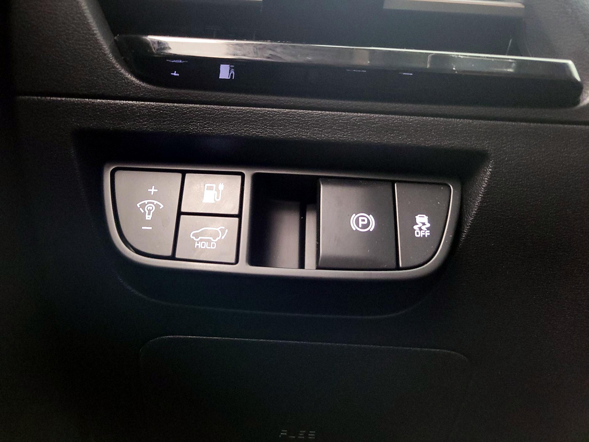 Thumbnail: 2022 Kia EV6 - 13