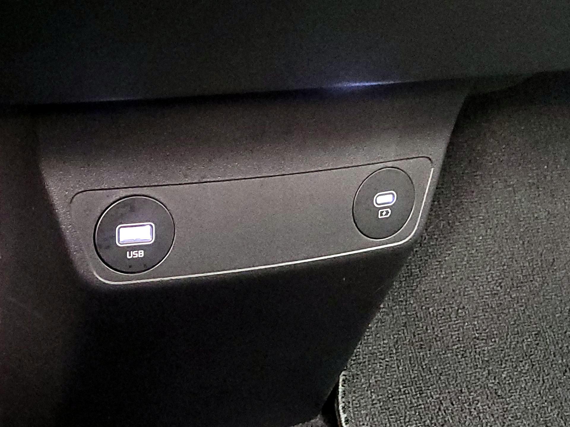 Thumbnail: 2022 Kia EV6 - 18