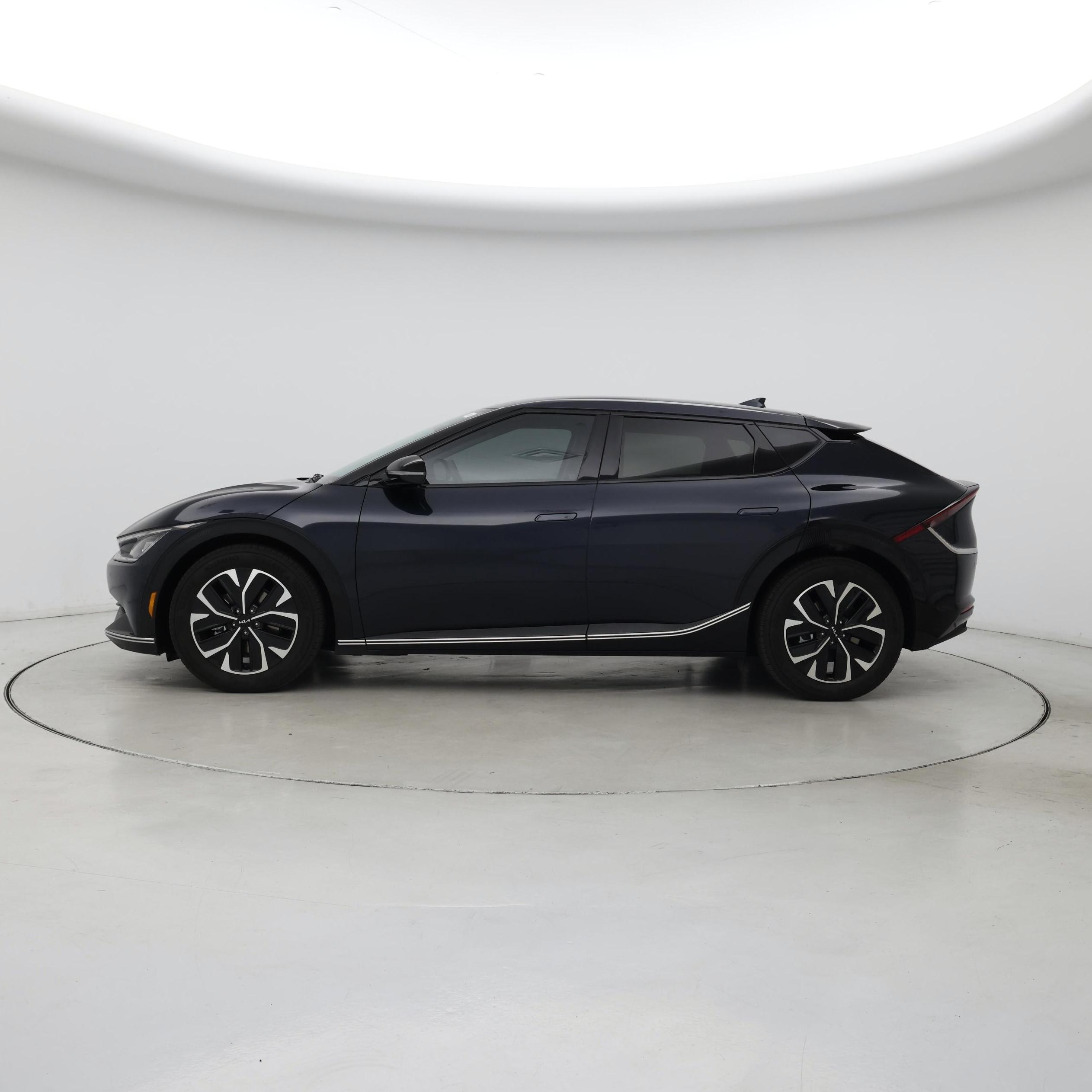Thumbnail: 2022 Kia EV6 - 3