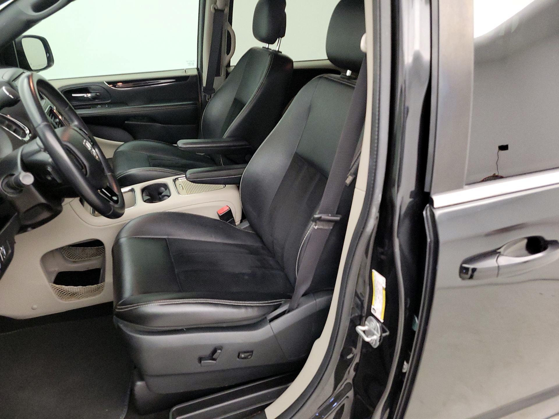 Thumbnail: 2018 Dodge Grand Caravan - 11