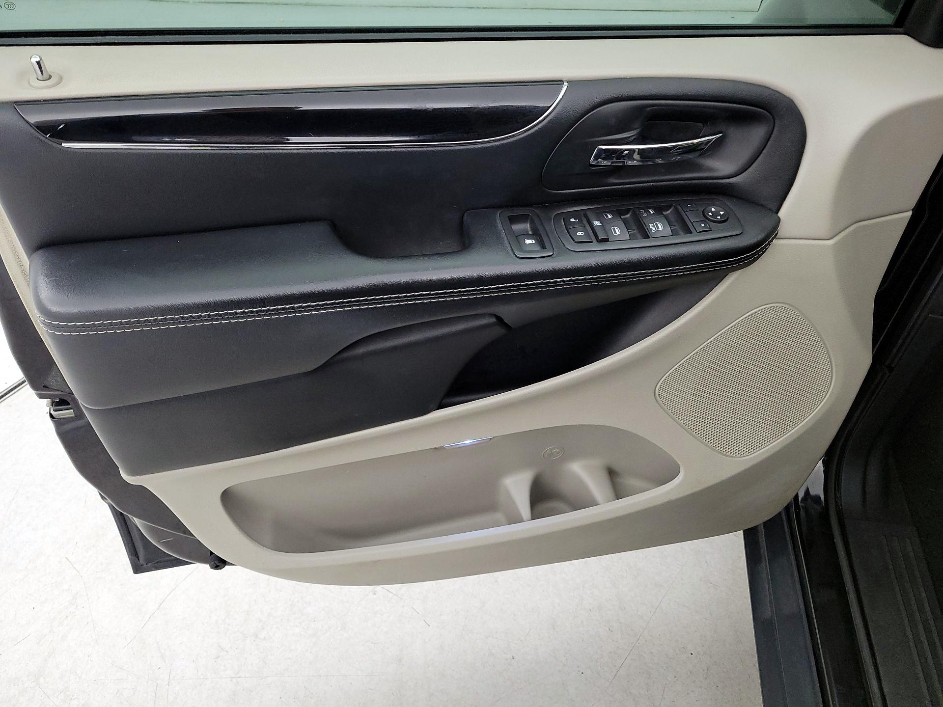 Thumbnail: 2018 Dodge Grand Caravan - 12
