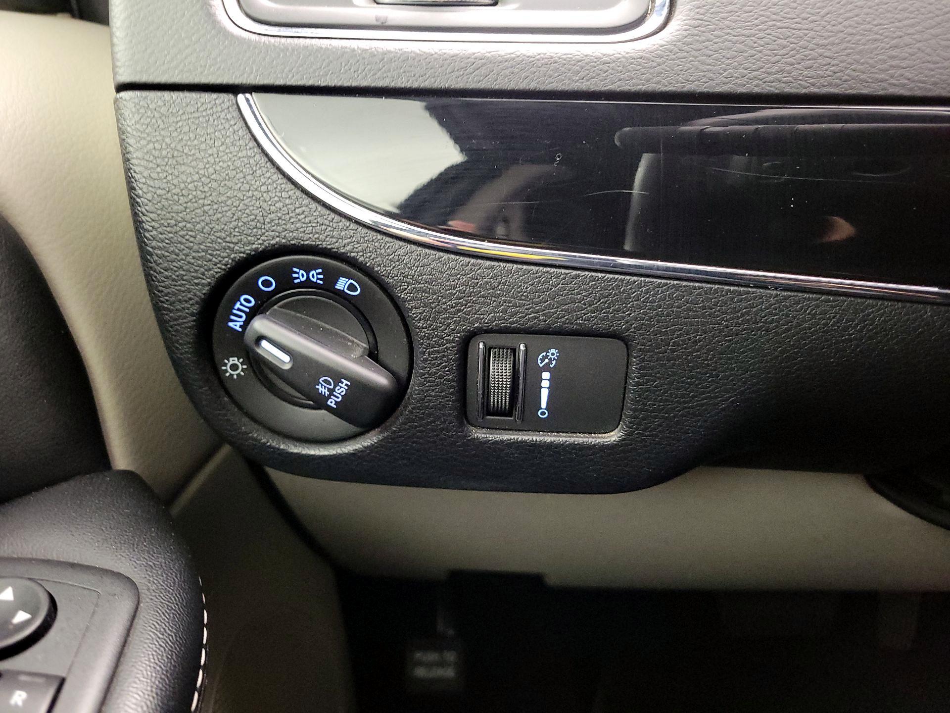 Thumbnail: 2018 Dodge Grand Caravan - 13