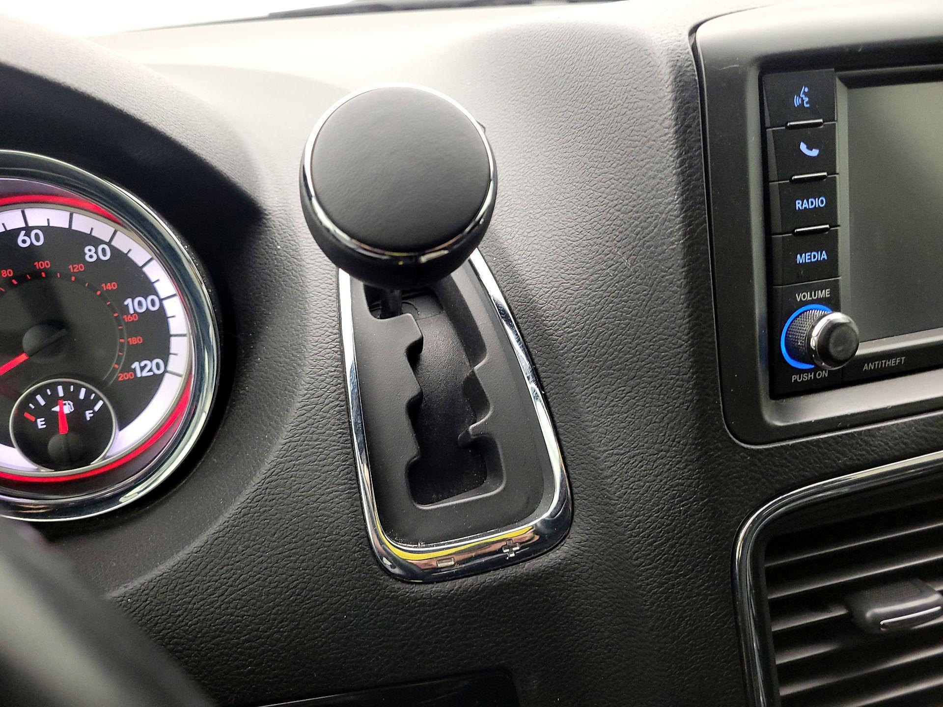 Thumbnail: 2018 Dodge Grand Caravan - 17