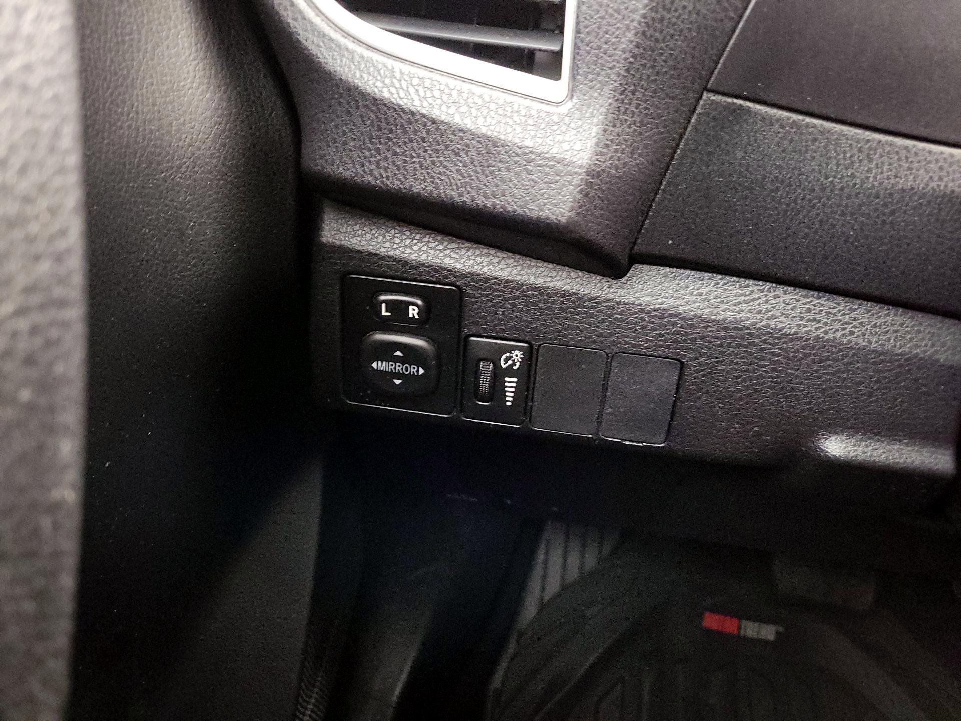 Thumbnail: 2014 Toyota Corolla - 13