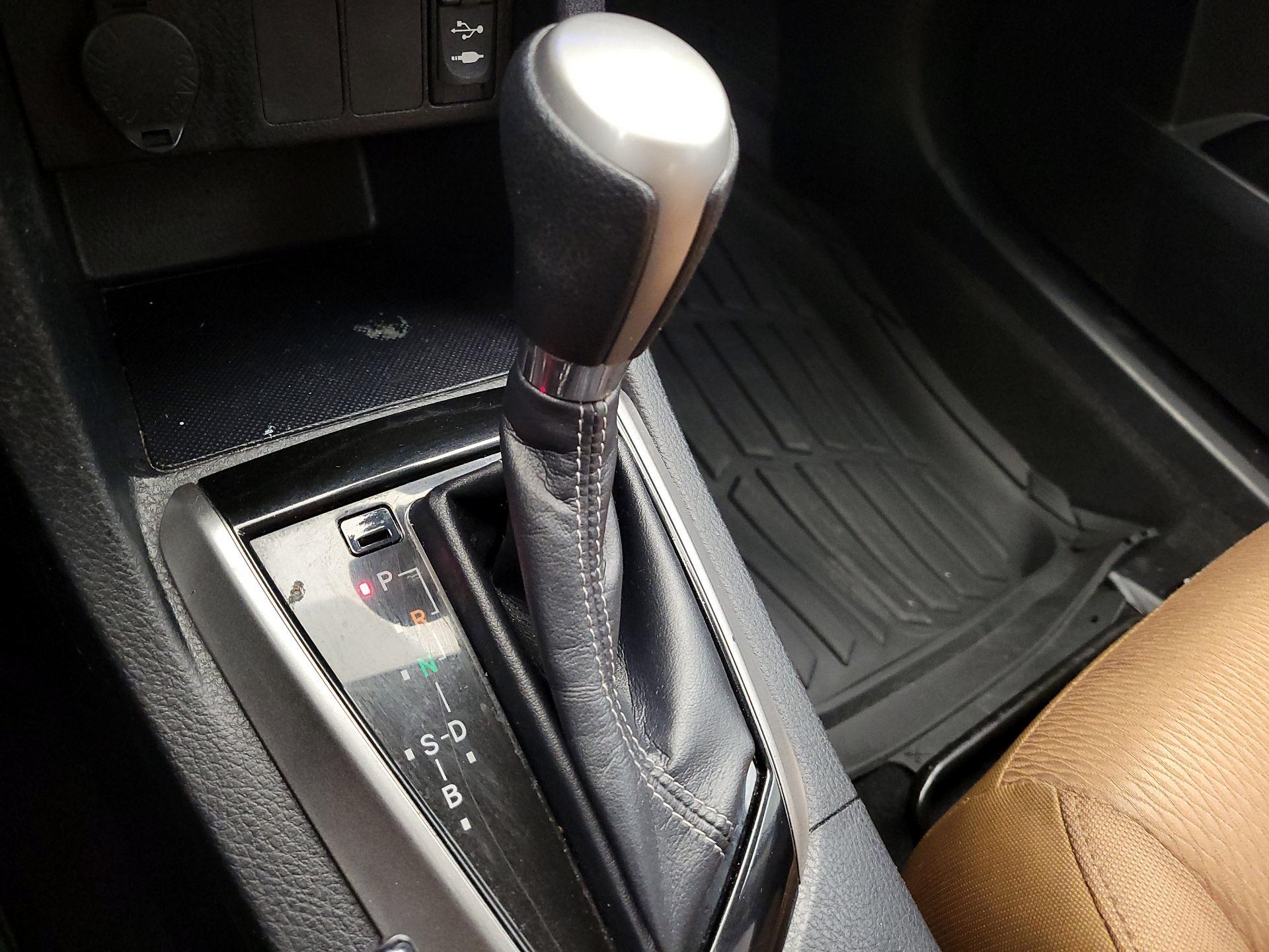 Thumbnail: 2014 Toyota Corolla - 17