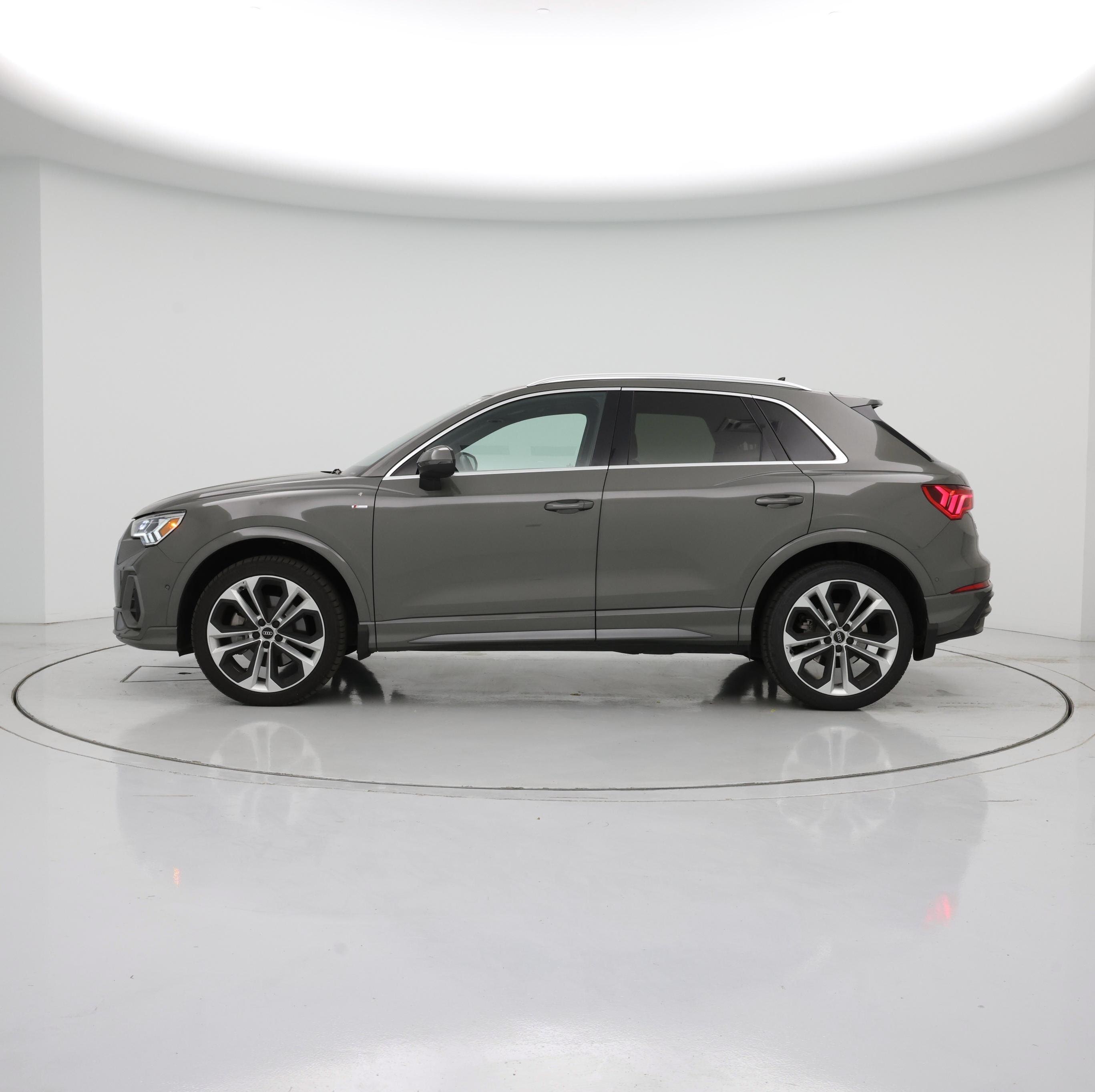 Thumbnail: 2021 Audi Q3 - 3