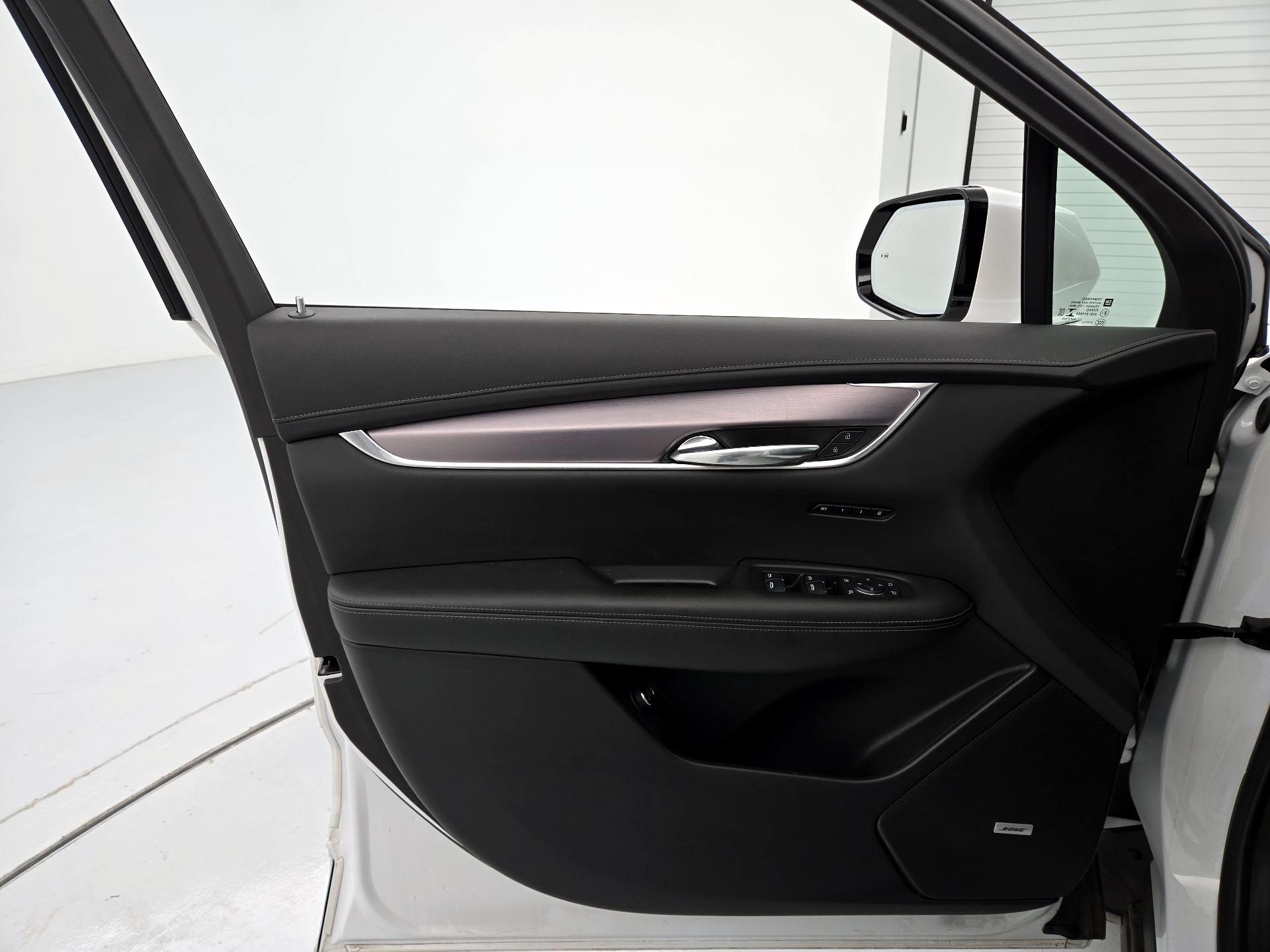 Thumbnail: 2022 Cadillac XT6 - 12