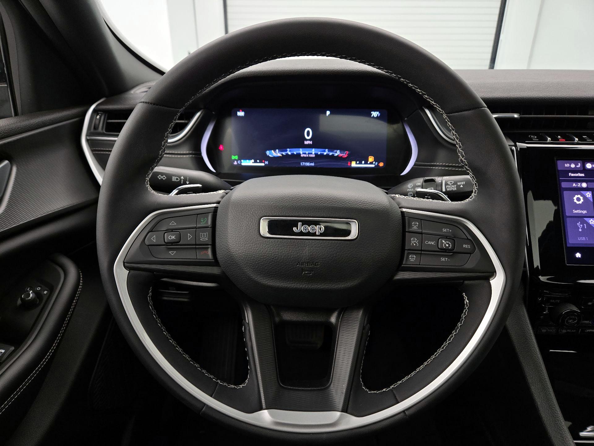Thumbnail: 2023 Jeep Grand Cherokee - 10