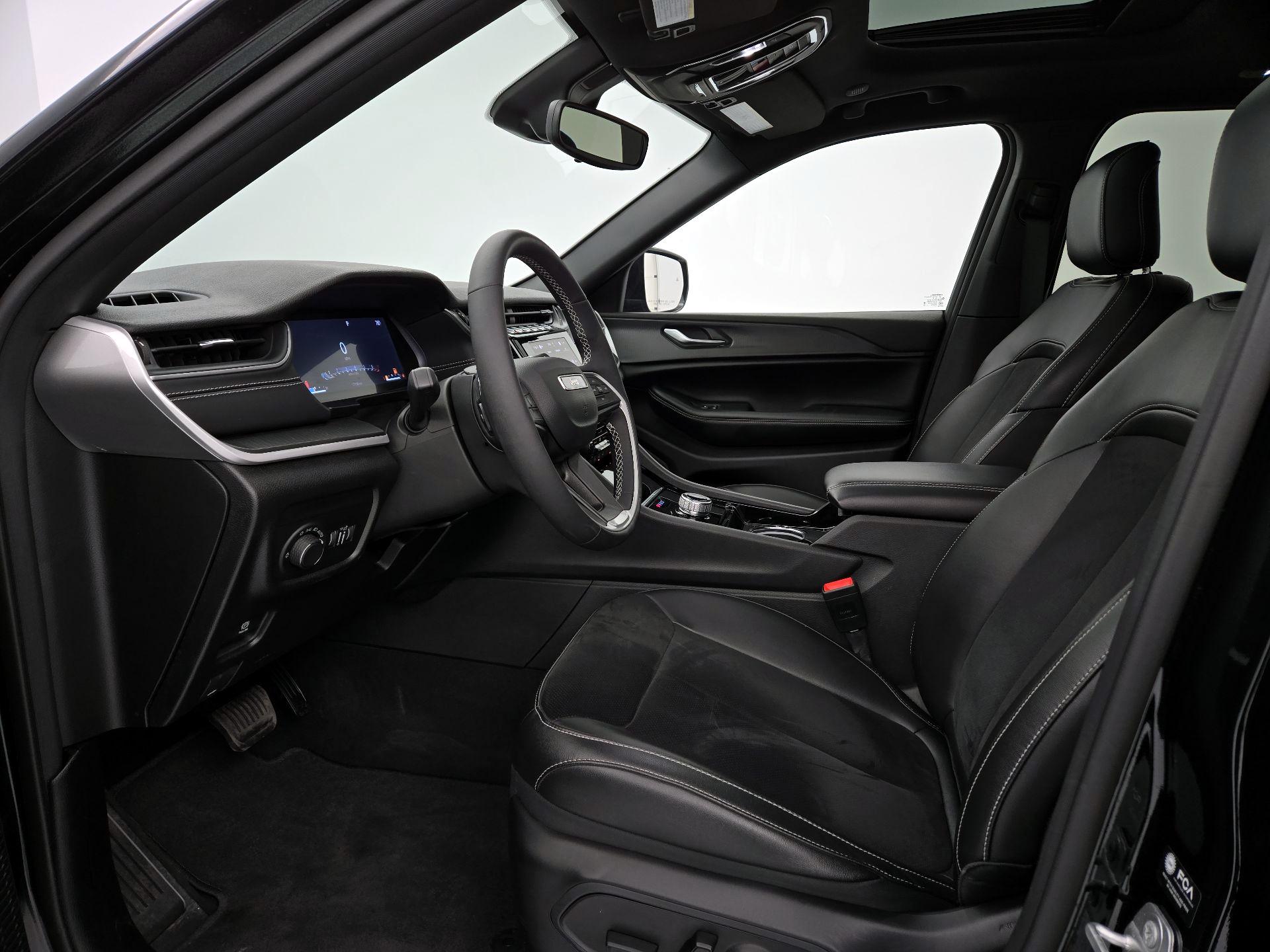 Thumbnail: 2023 Jeep Grand Cherokee - 11