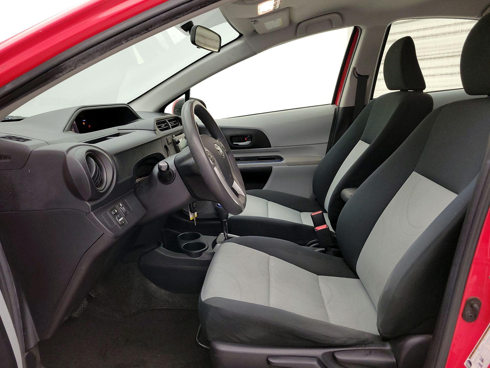 Thumbnail: 2013 Toyota Prius c - 11