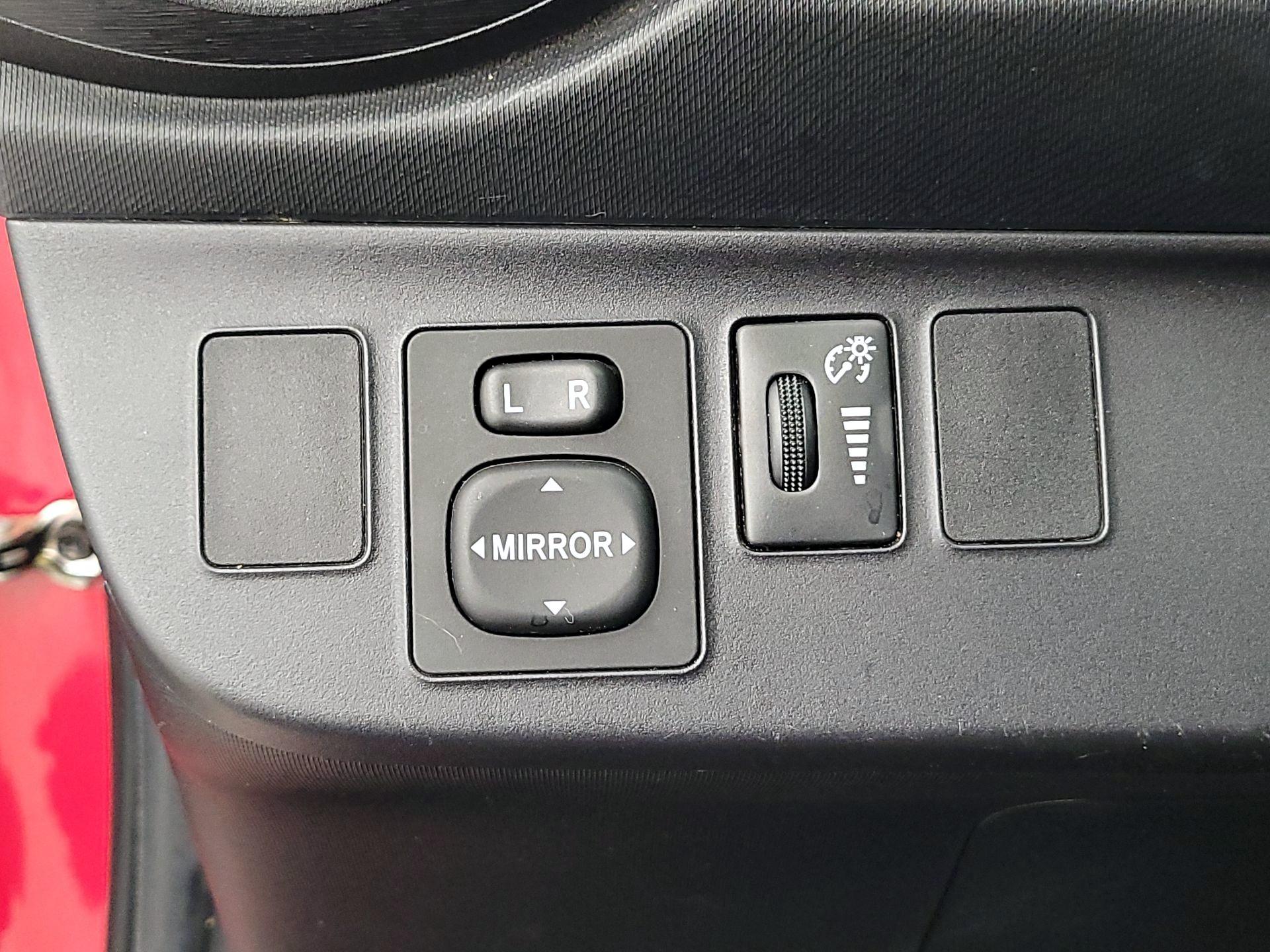 Thumbnail: 2013 Toyota Prius c - 13