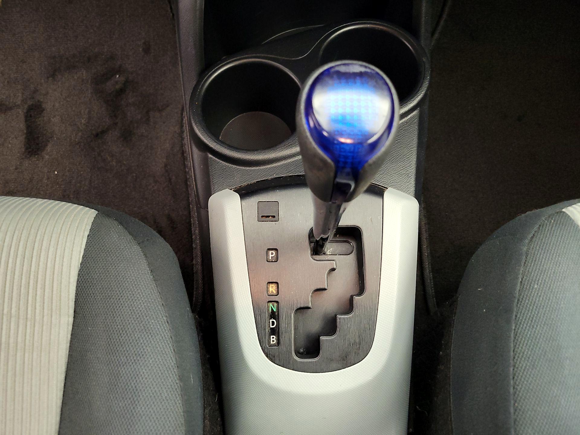 Thumbnail: 2013 Toyota Prius c - 16