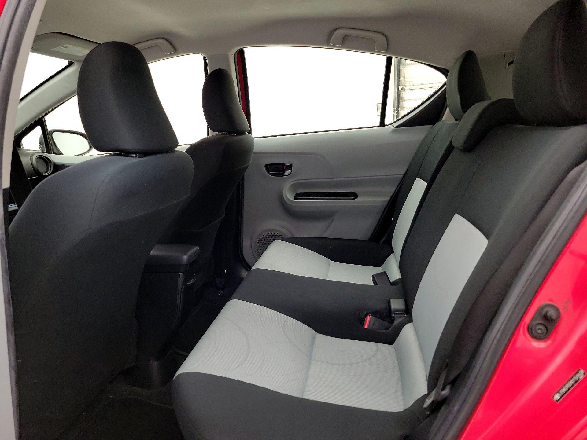 Thumbnail: 2013 Toyota Prius c - 18