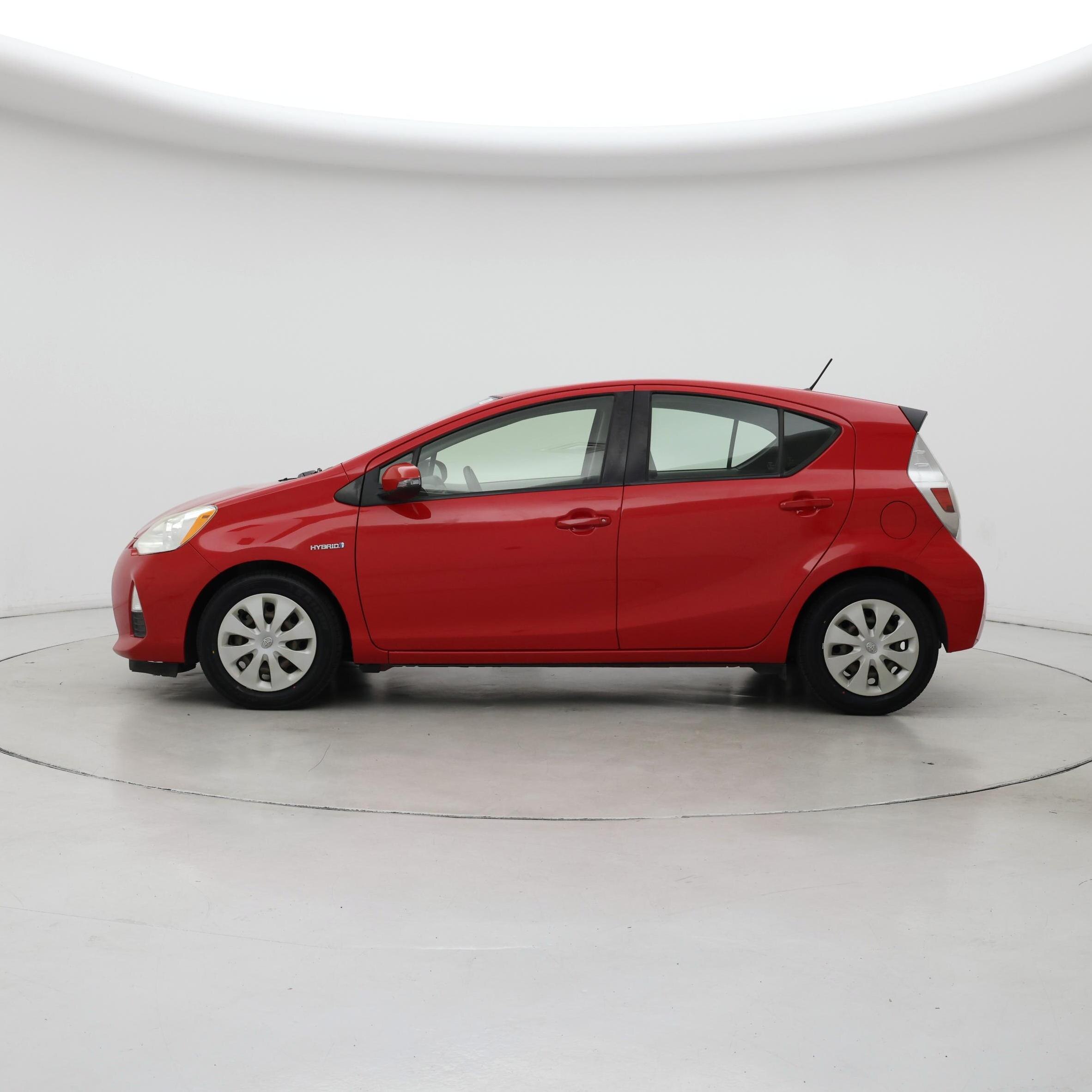 Thumbnail: 2013 Toyota Prius c - 3