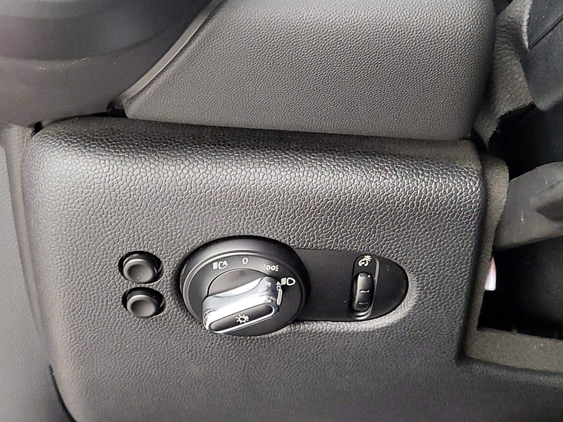 Thumbnail: 2020 MINI Cooper Hardtop - 13