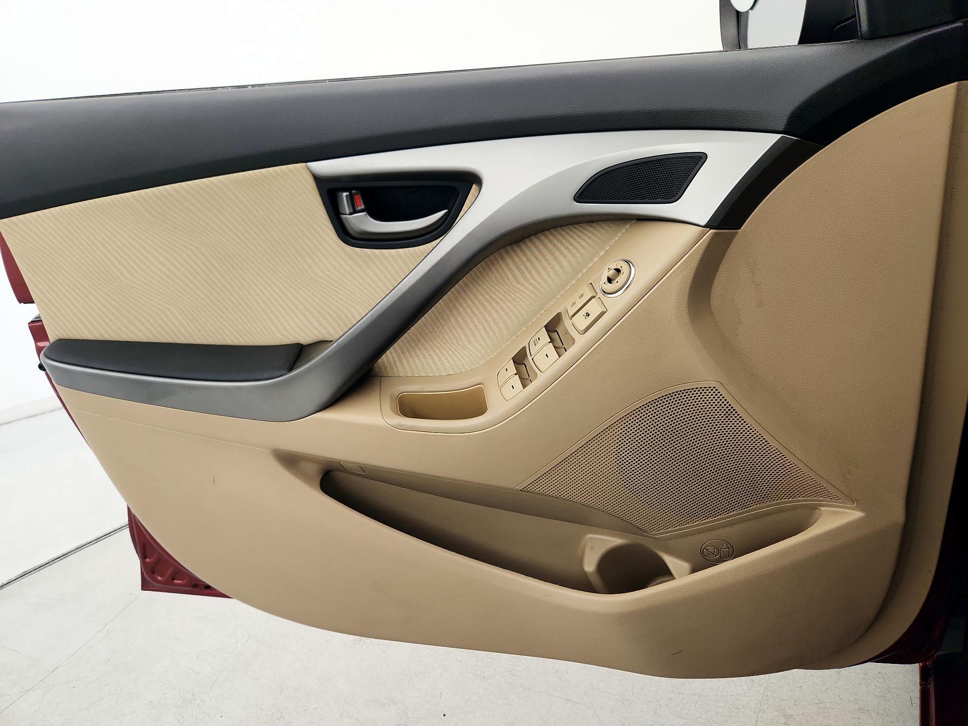 Thumbnail: 2013 Hyundai Elantra - 12