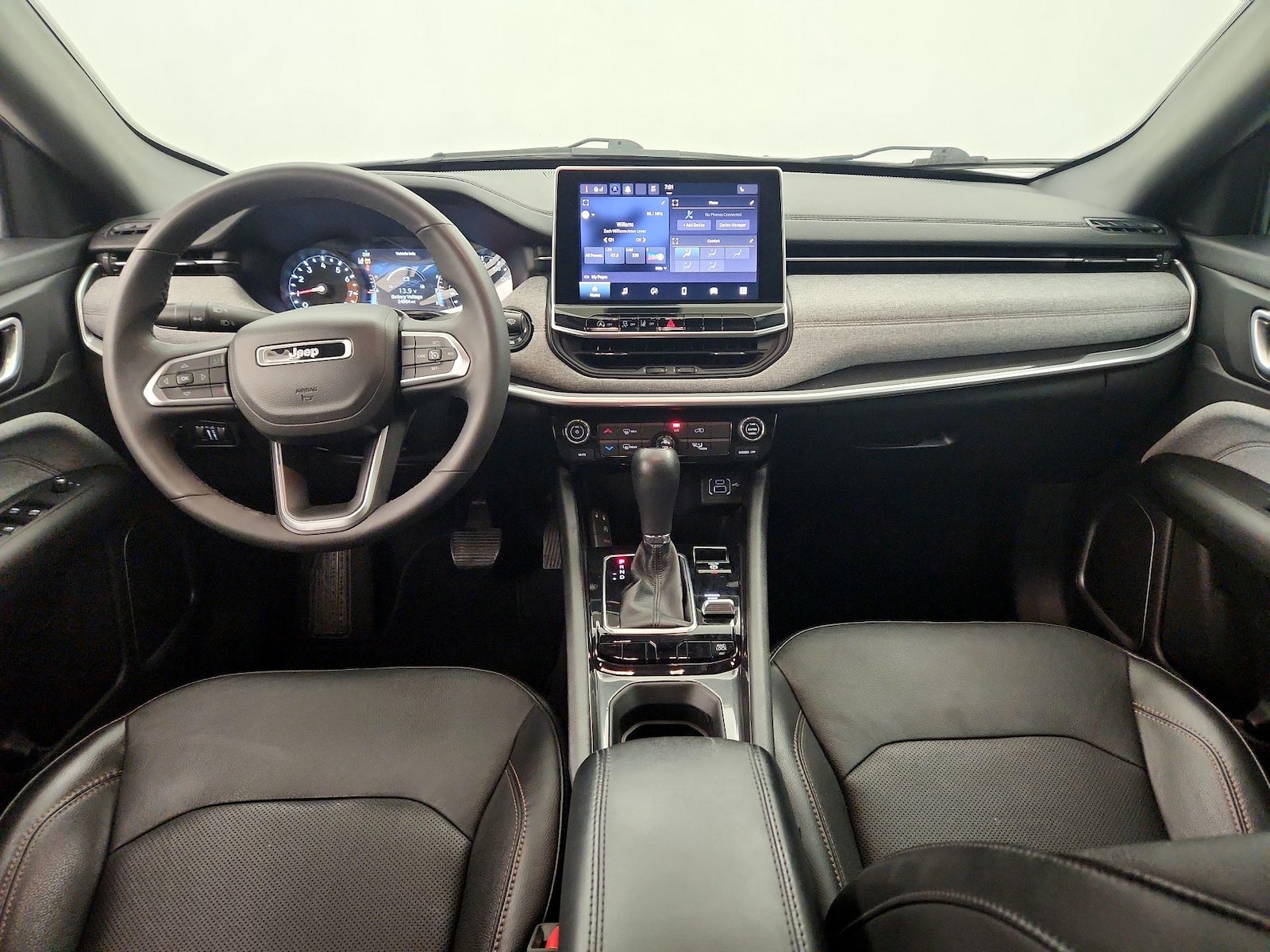 Image 10 of 2023 Jeep Compass Latitude Lux