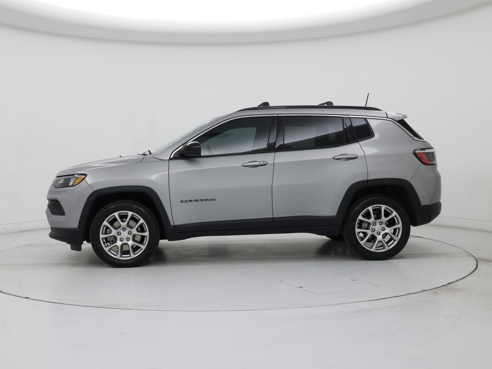 Image 4 of 2023 Jeep Compass Latitude Lux