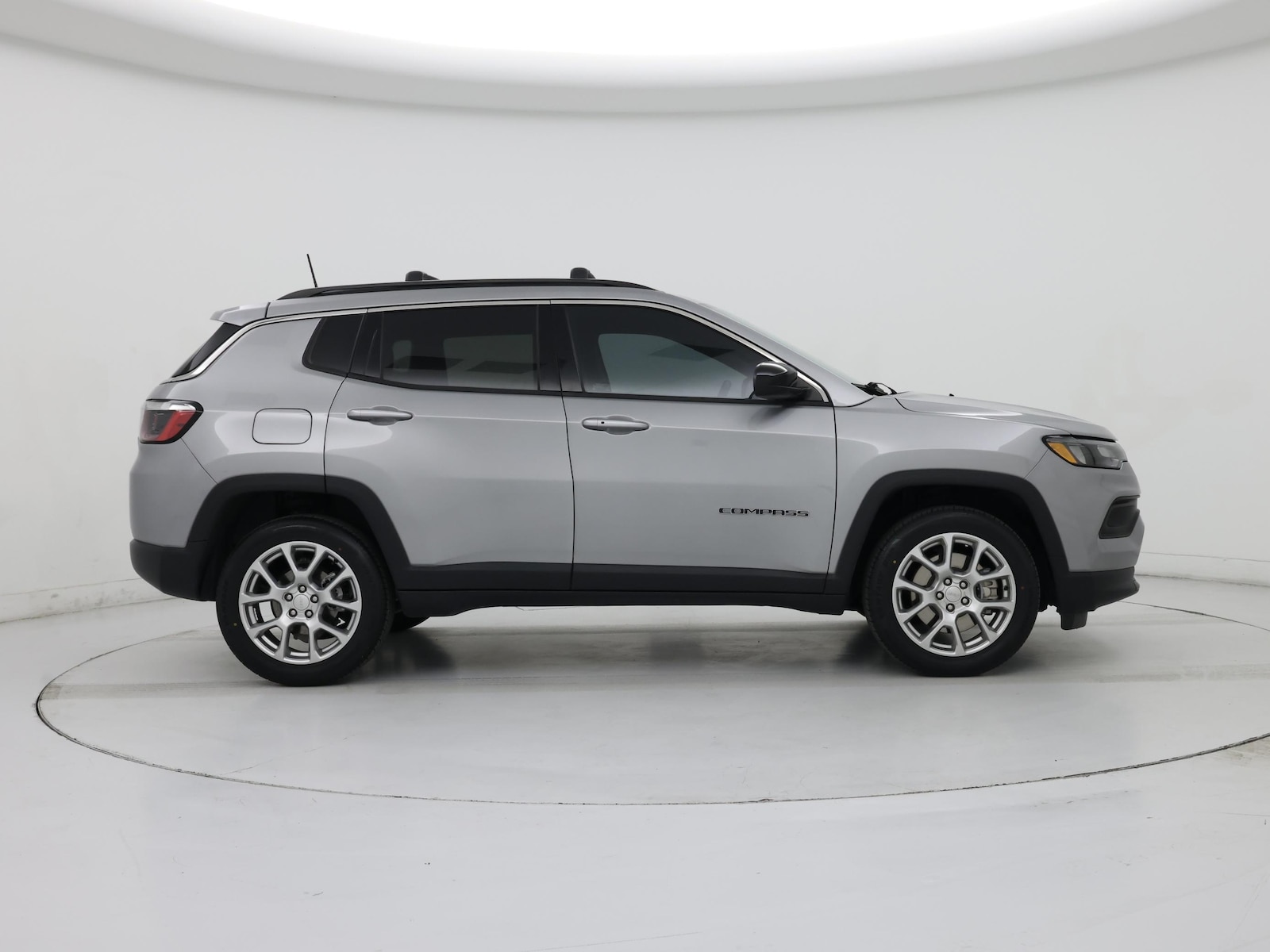 Image 8 of 2023 Jeep Compass Latitude Lux