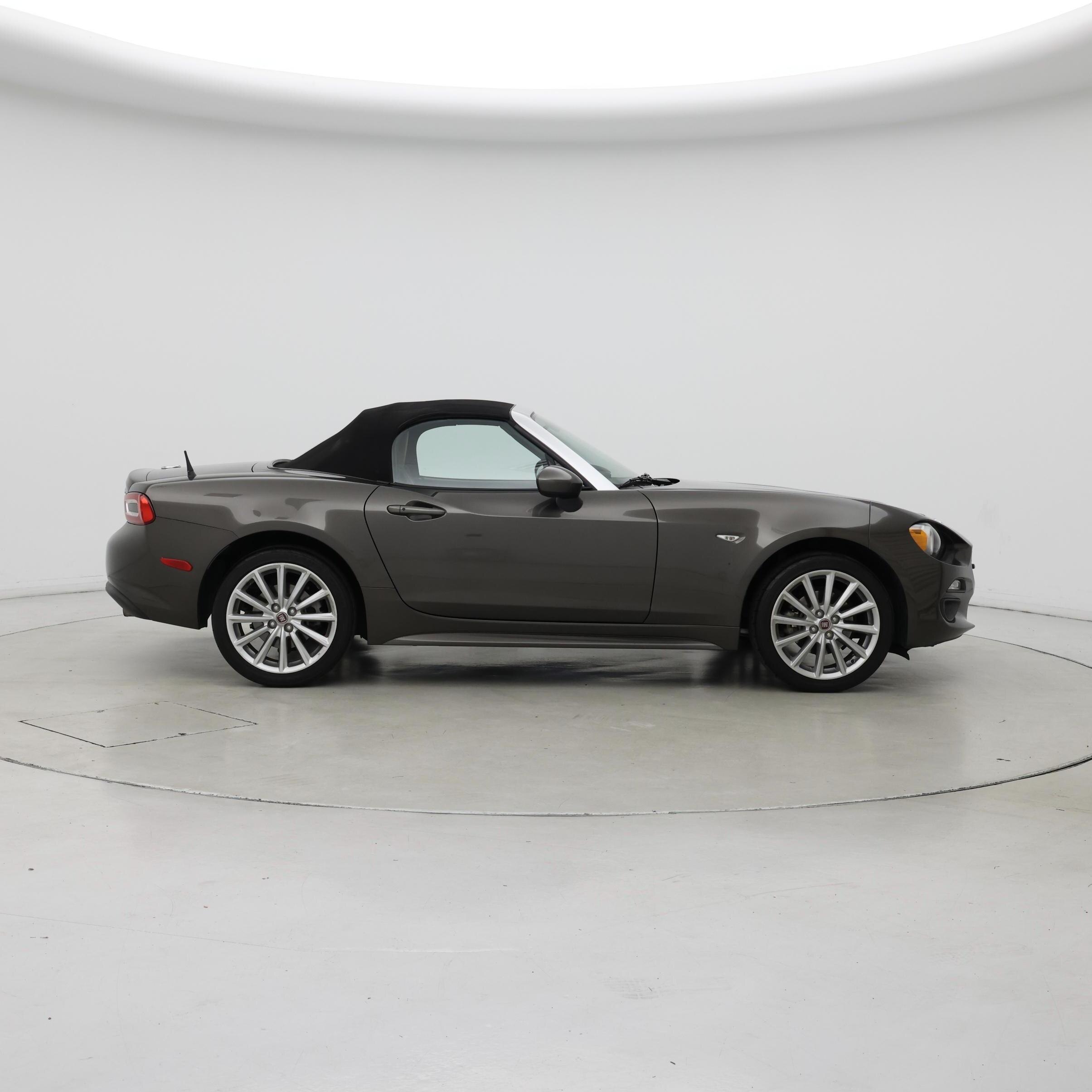 Thumbnail: 2017 Fiat 124 Spider - 7