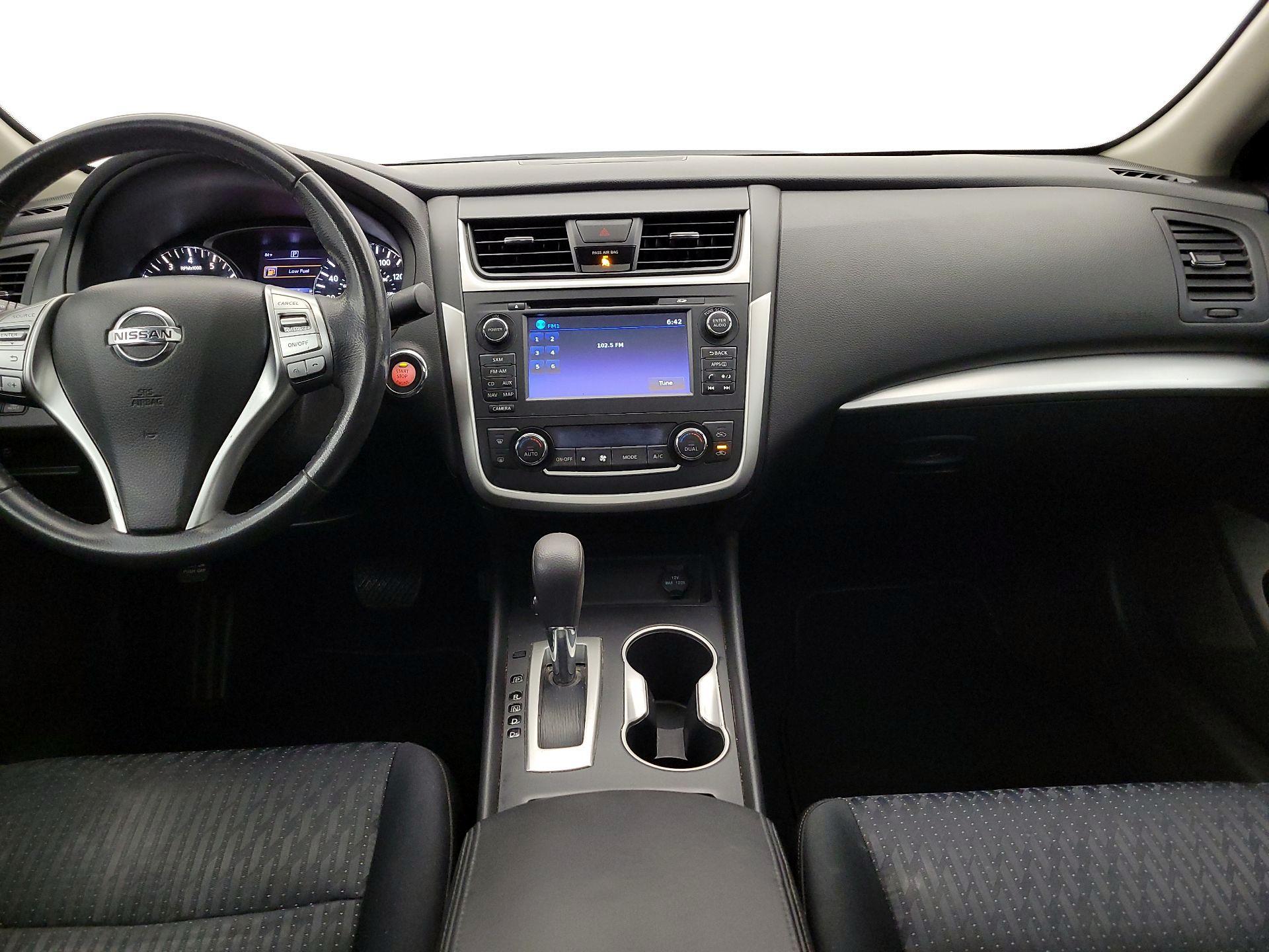 Thumbnail: 2016 Nissan Altima - 9