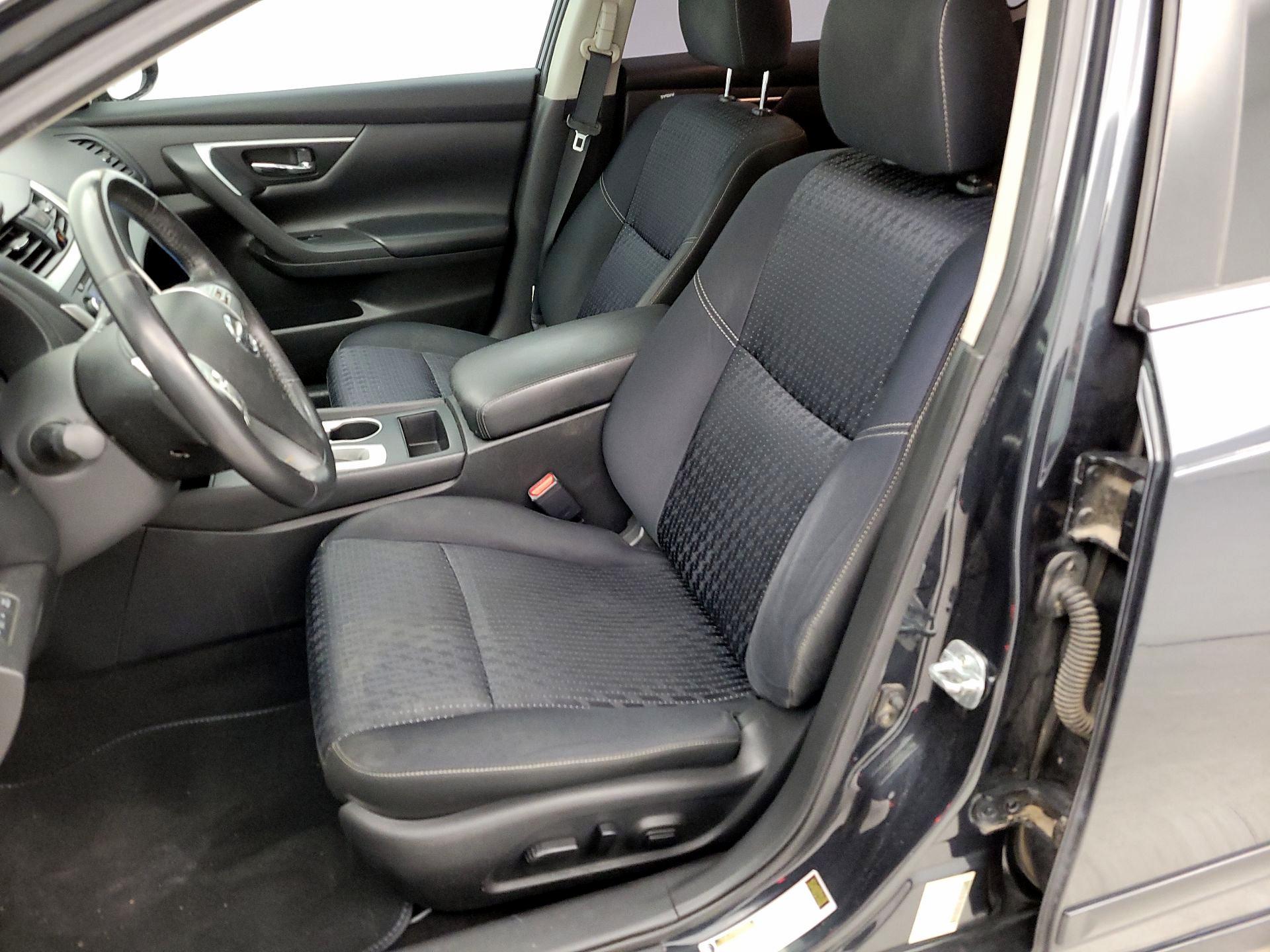 Thumbnail: 2016 Nissan Altima - 11