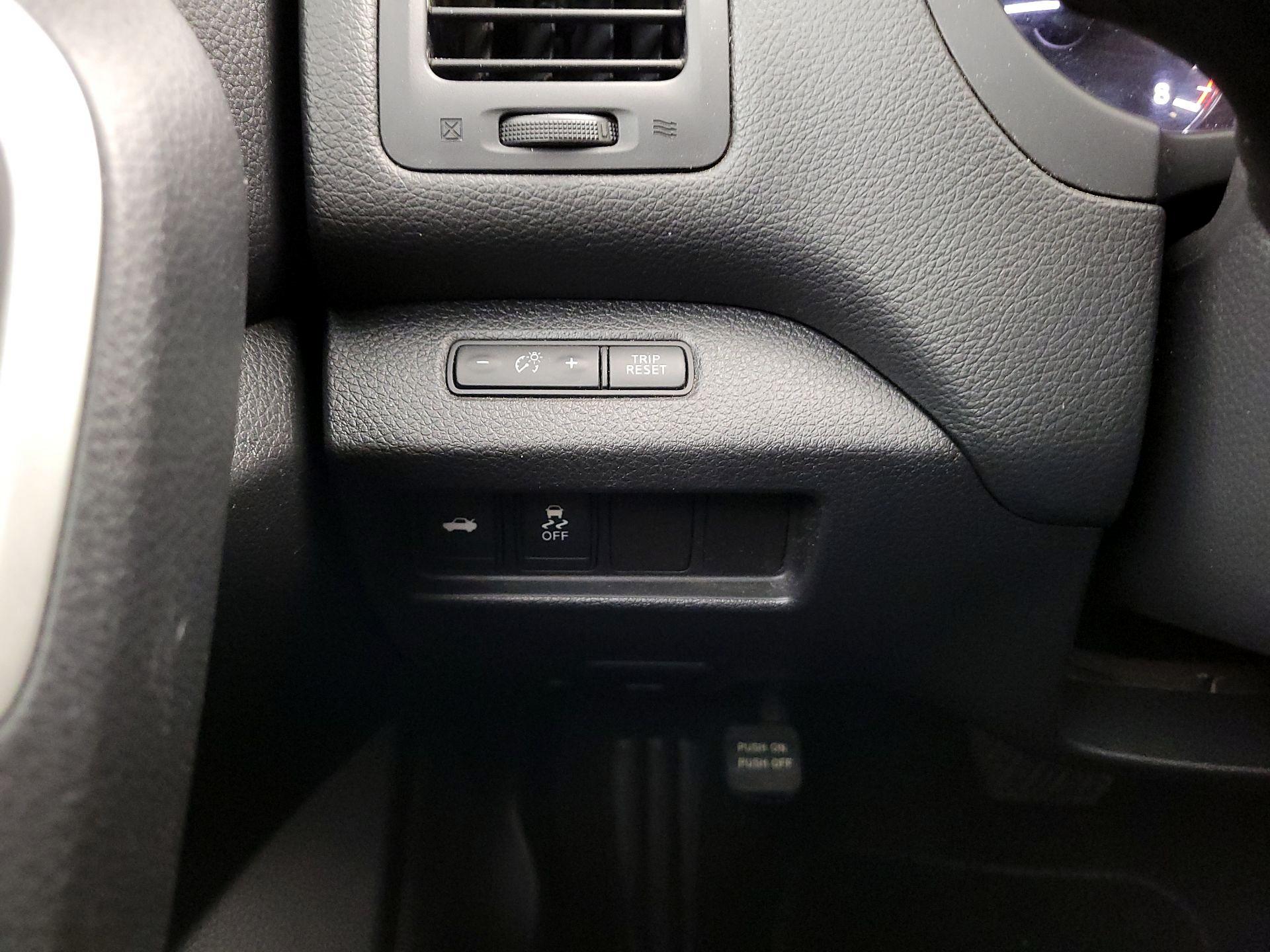 Thumbnail: 2016 Nissan Altima - 13