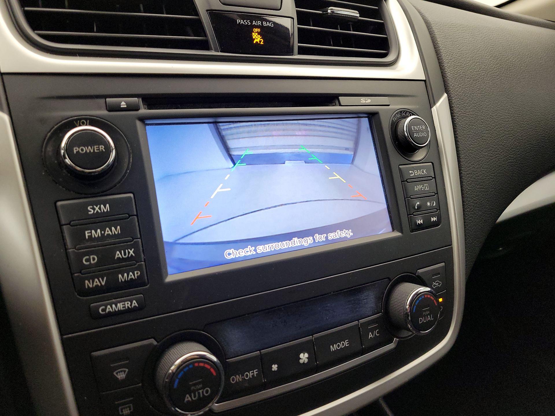 Thumbnail: 2016 Nissan Altima - 14