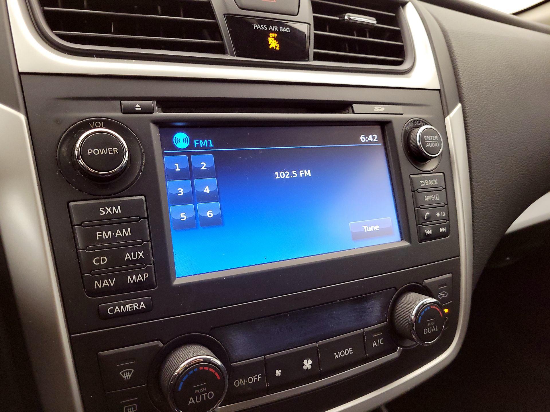 Thumbnail: 2016 Nissan Altima - 15
