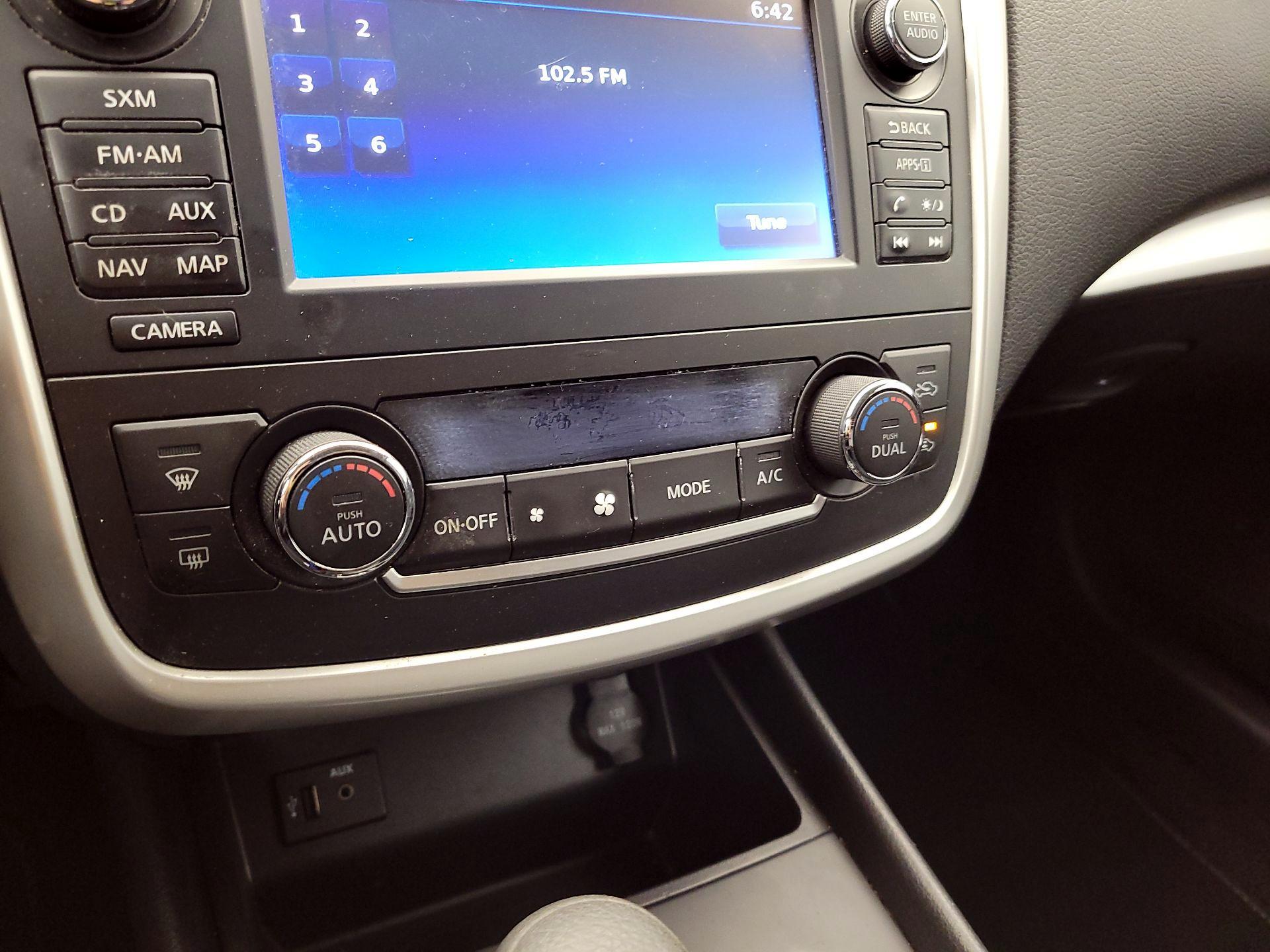 Thumbnail: 2016 Nissan Altima - 16