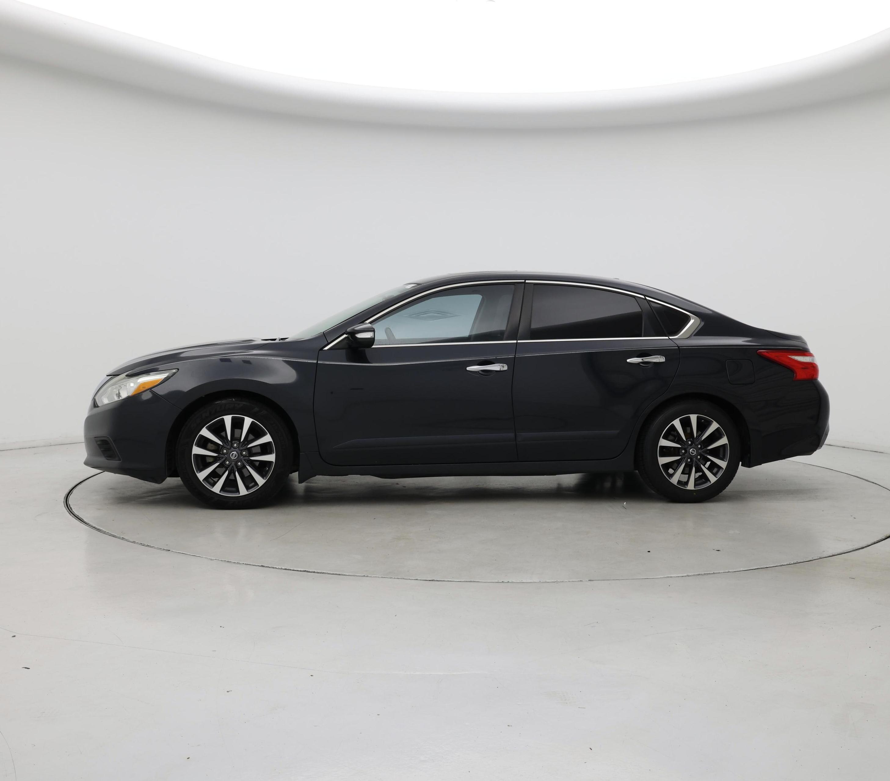 Thumbnail: 2016 Nissan Altima - 3