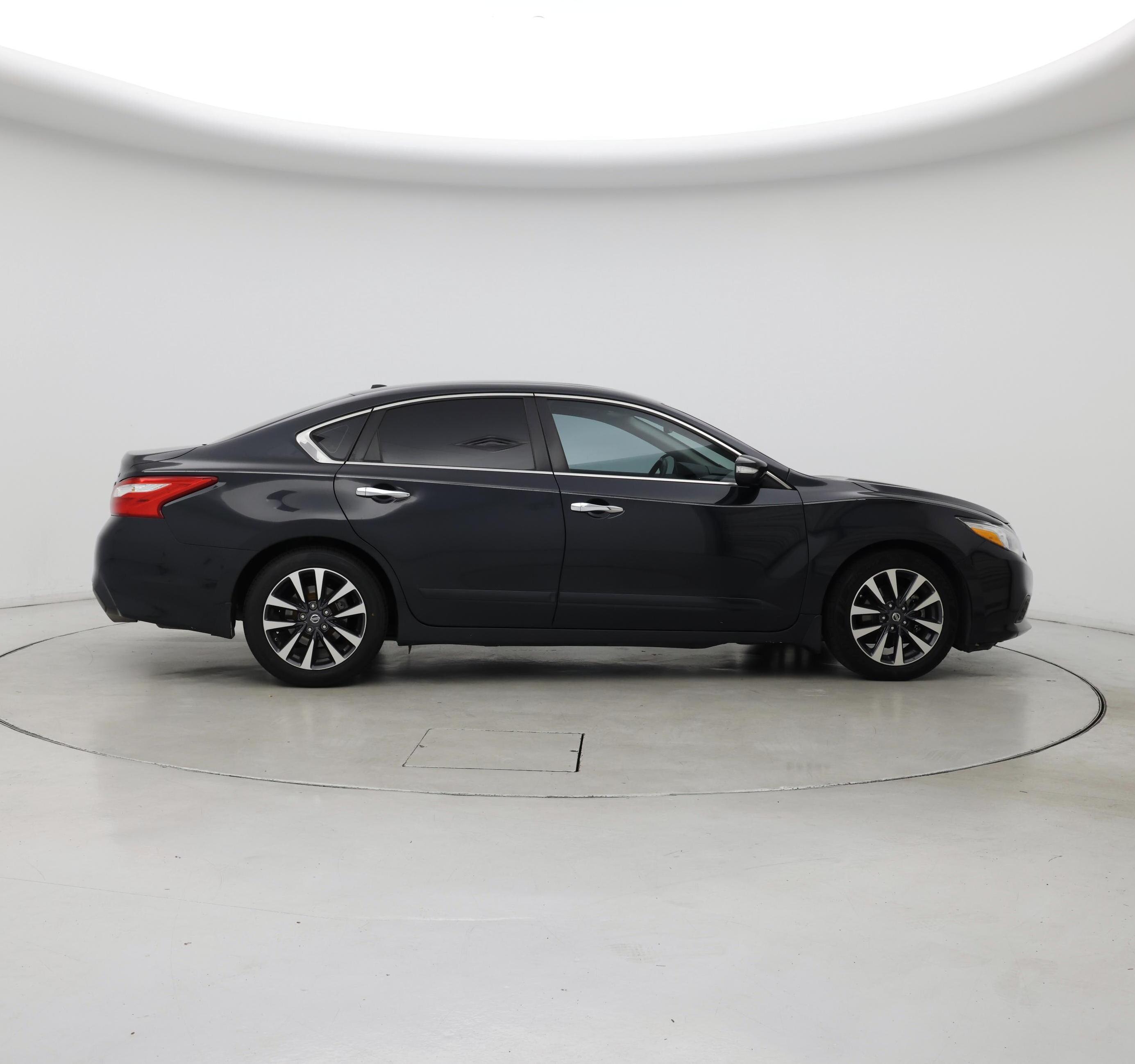 Thumbnail: 2016 Nissan Altima - 7