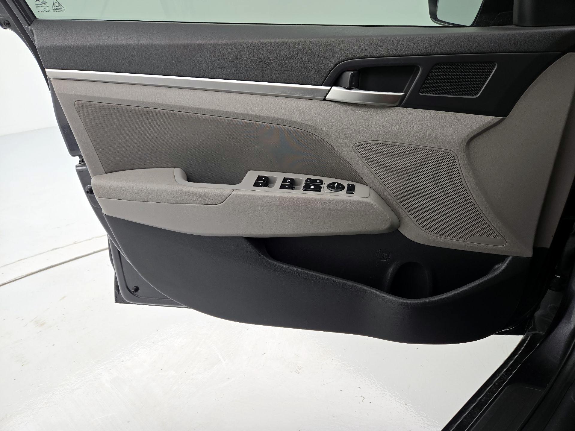 Thumbnail: 2020 Hyundai Elantra - 12