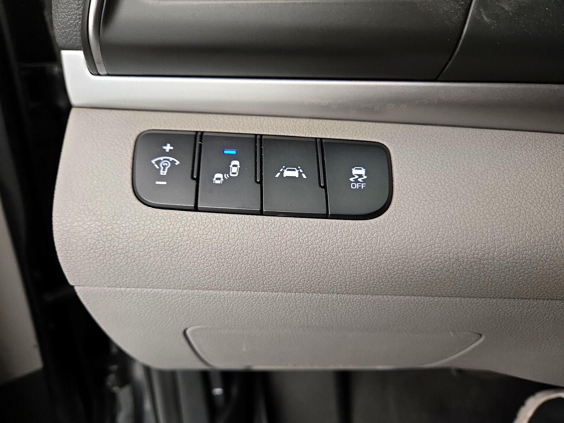 Thumbnail: 2020 Hyundai Elantra - 13