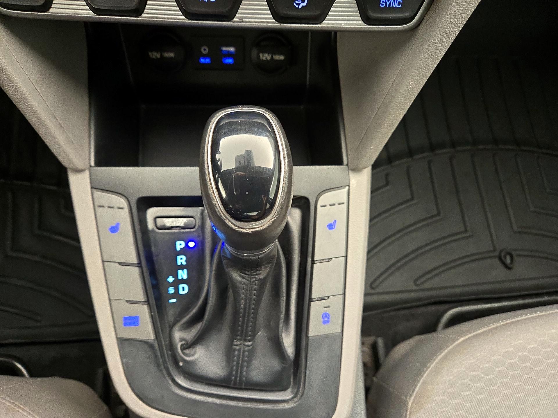 Thumbnail: 2020 Hyundai Elantra - 17