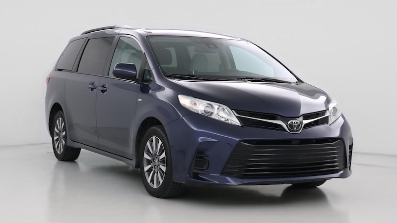 2020 Toyota Sienna LE Hero Image