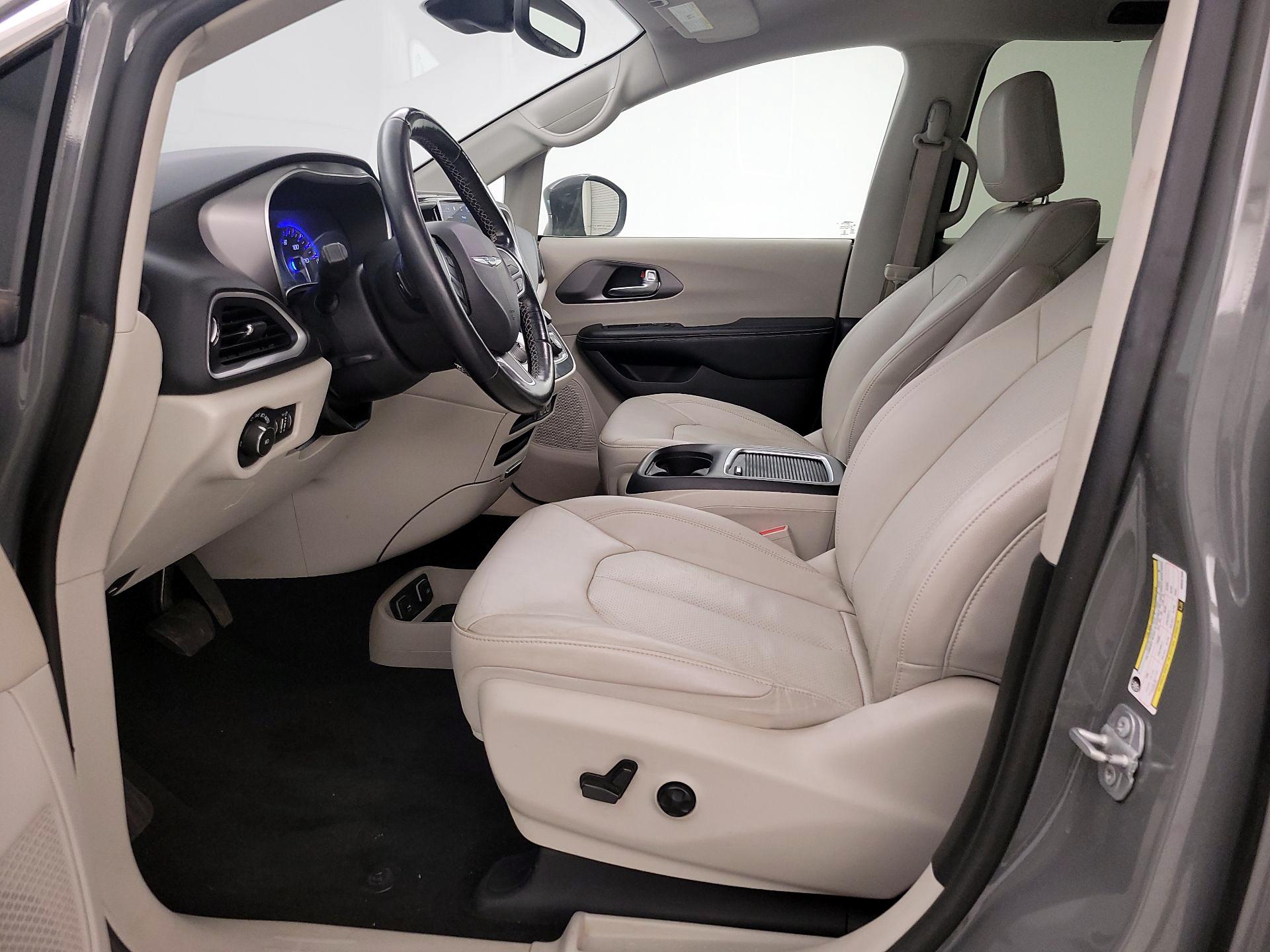 Thumbnail: 2021 Chrysler Pacifica - 11