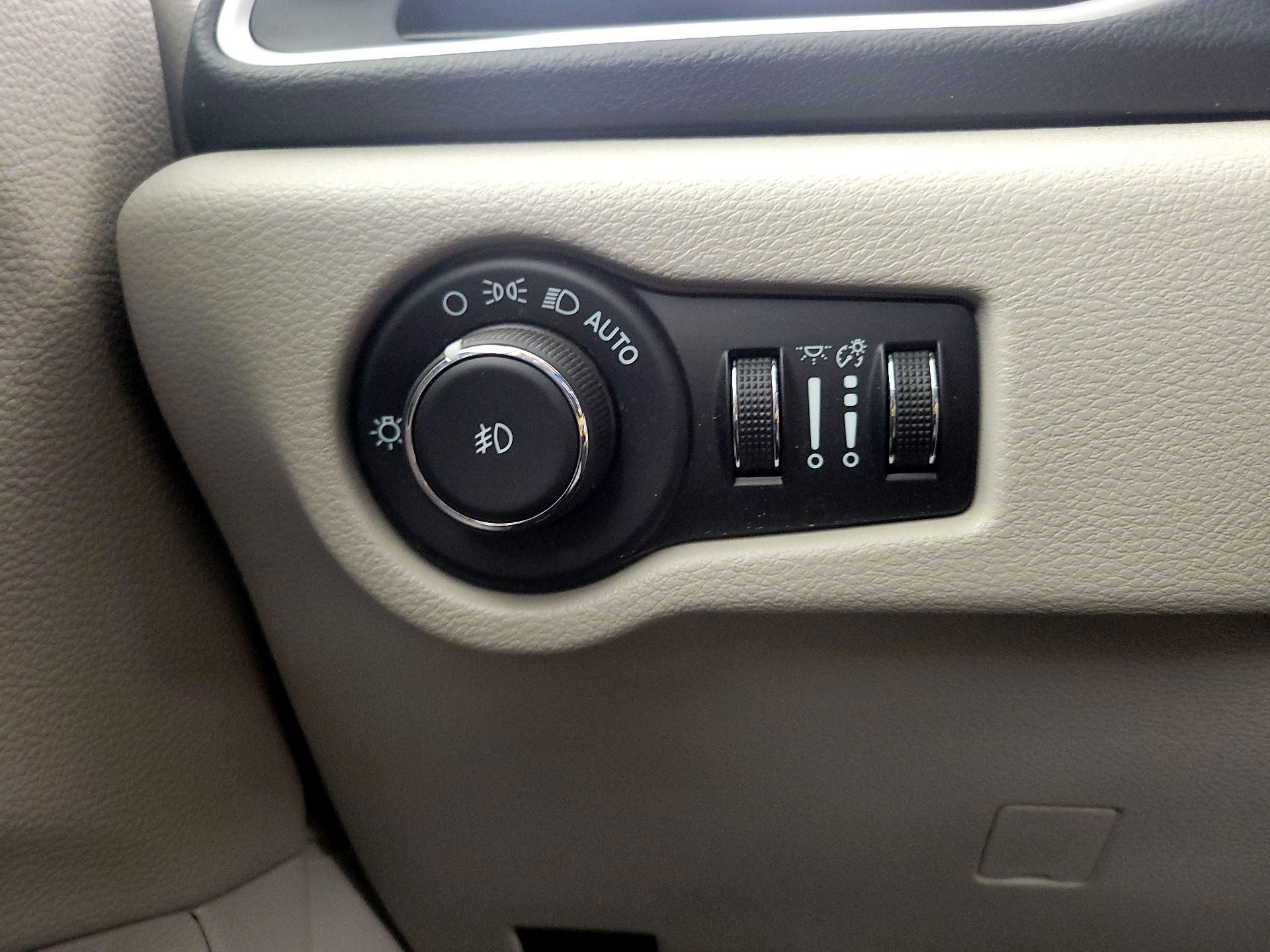 Thumbnail: 2021 Chrysler Pacifica - 13