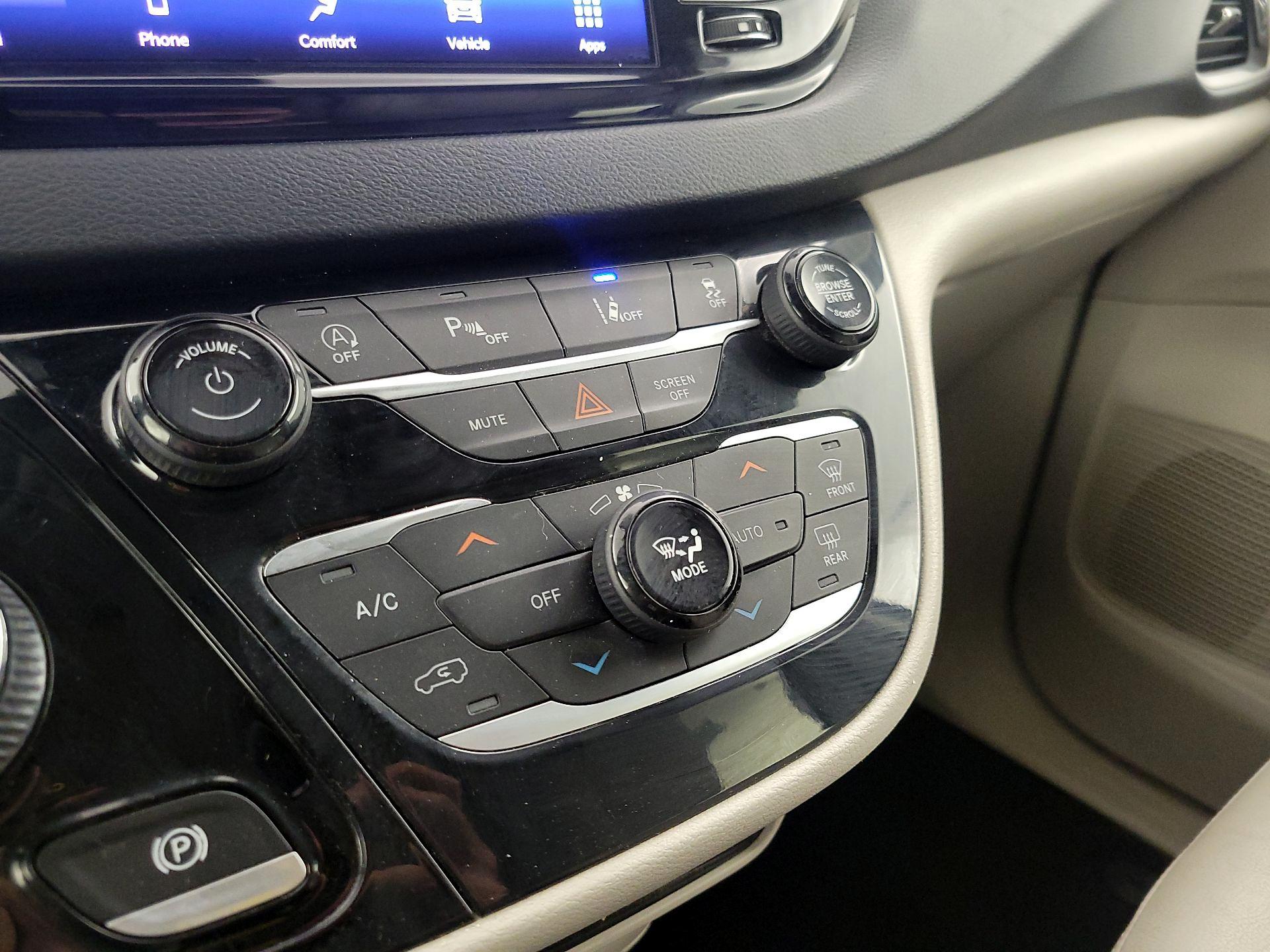 Thumbnail: 2021 Chrysler Pacifica - 16