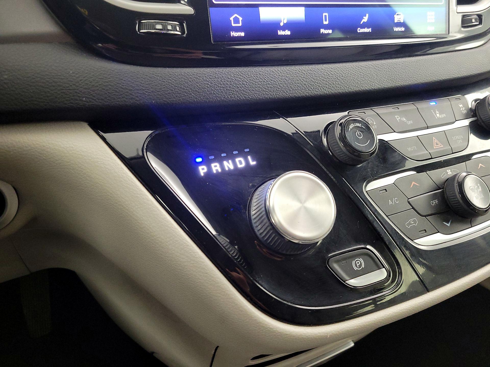 Thumbnail: 2021 Chrysler Pacifica - 17