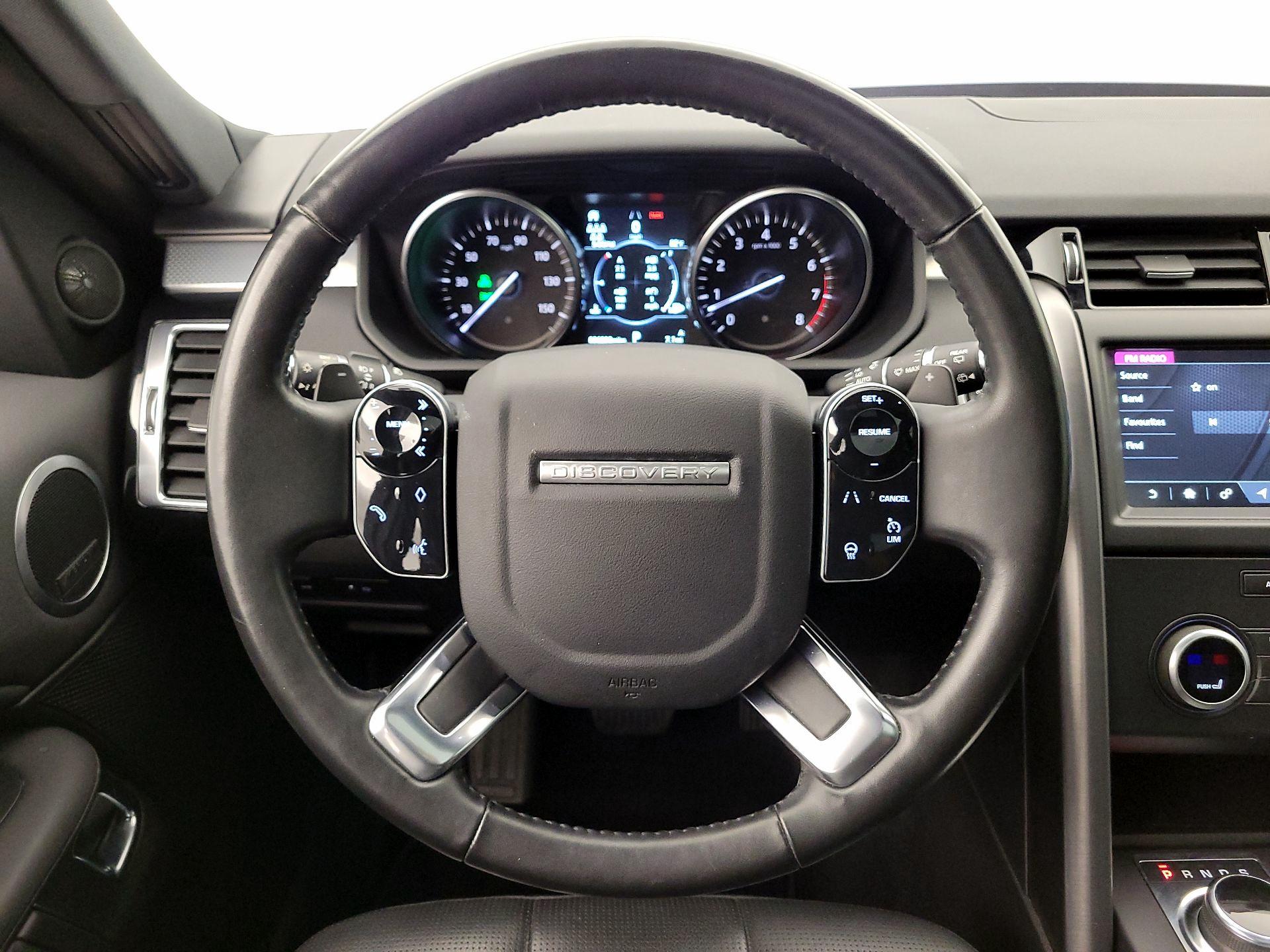 Thumbnail: 2020 Land Rover Discovery - 10