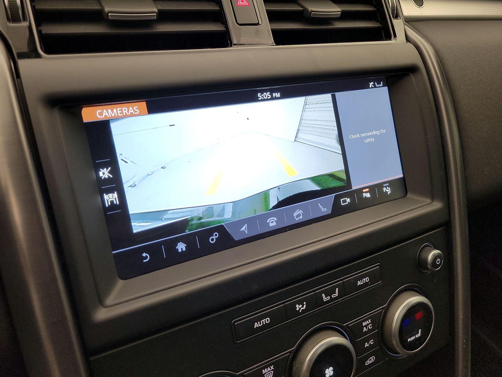 Thumbnail: 2020 Land Rover Discovery - 15