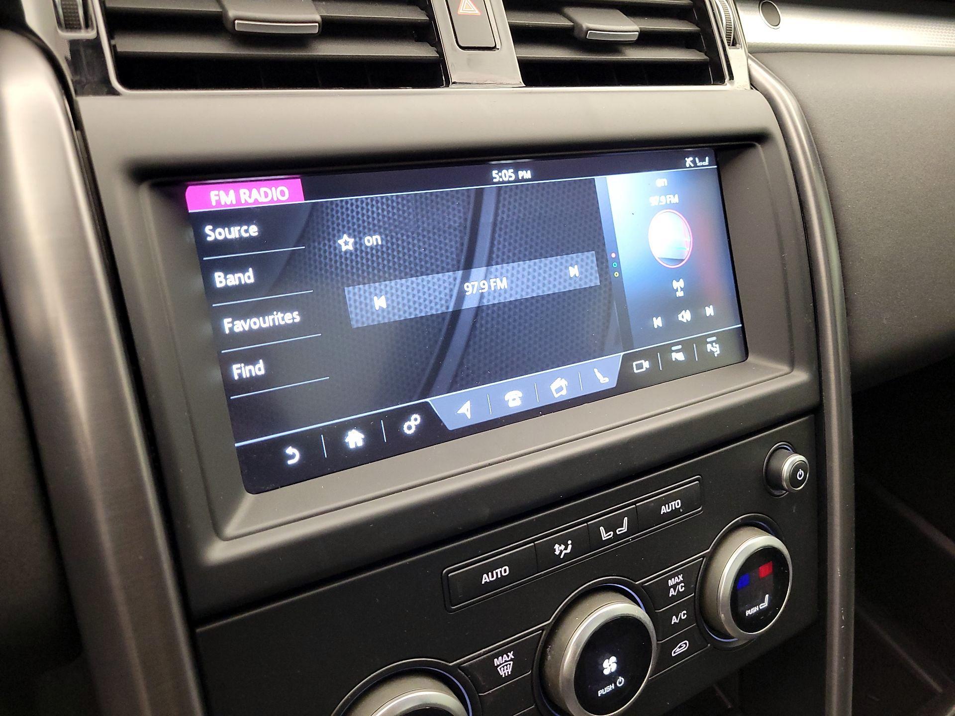 Thumbnail: 2020 Land Rover Discovery - 16